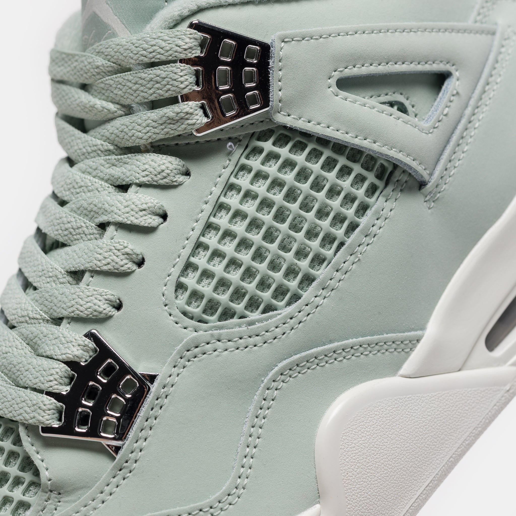 Air Jordan 4 Retro Sneaker in Seafoam/Sail/Metallic Silver