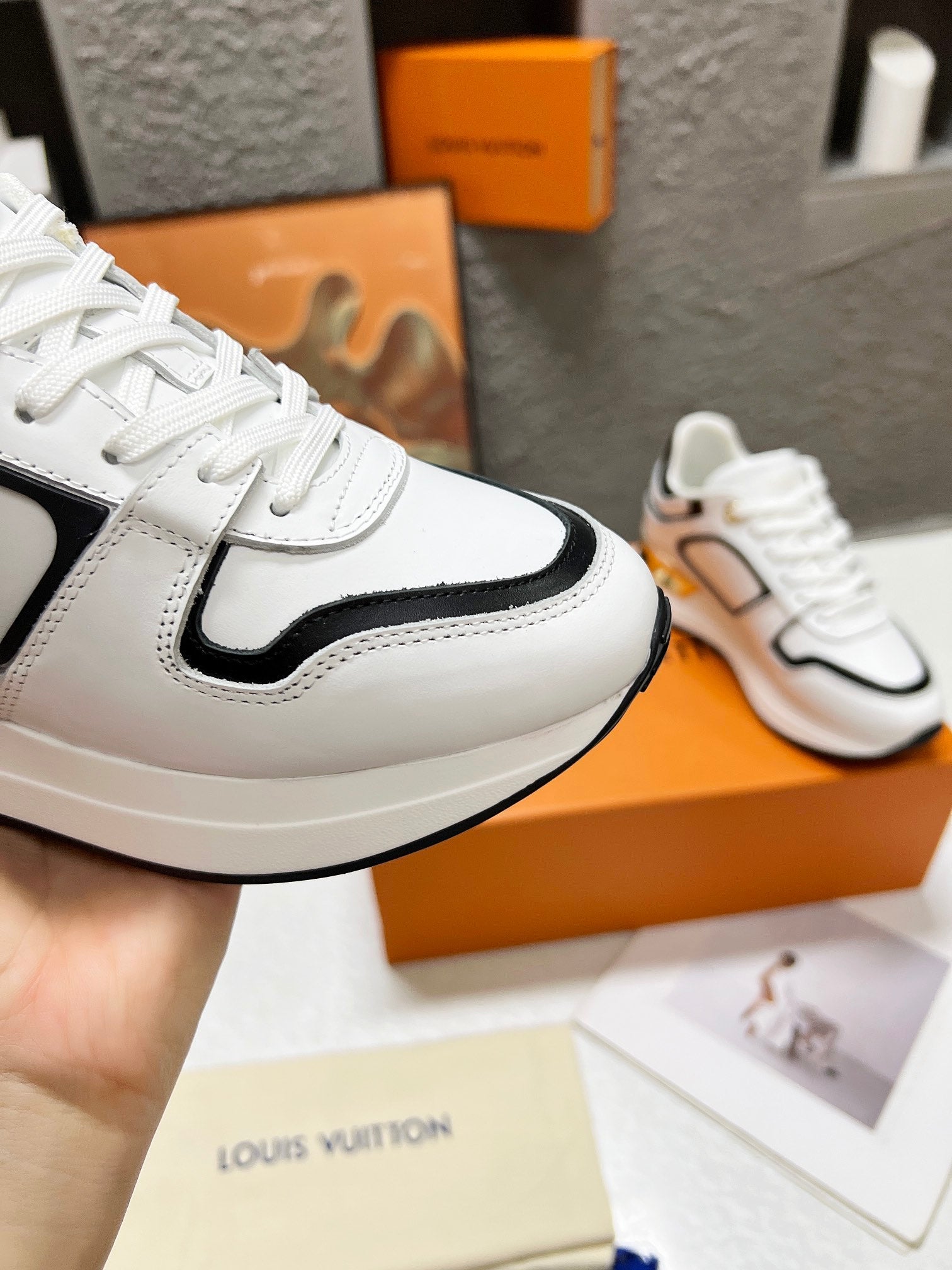 LV WOMEN SNEAKER IN WHITE MIX BLACK CALFSKIN、mysite、Cacoeks