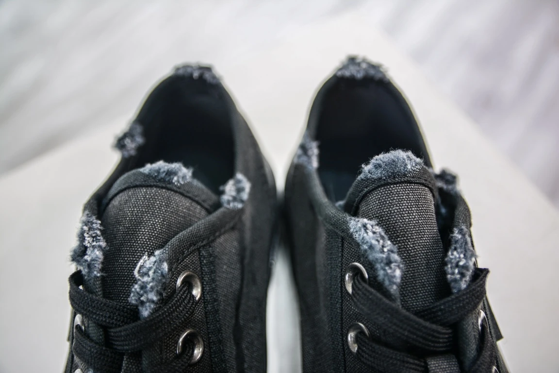 Balenciaga Paris Low Top Sneaker in Black Destroyed Cotton、mysite、Cacoeks