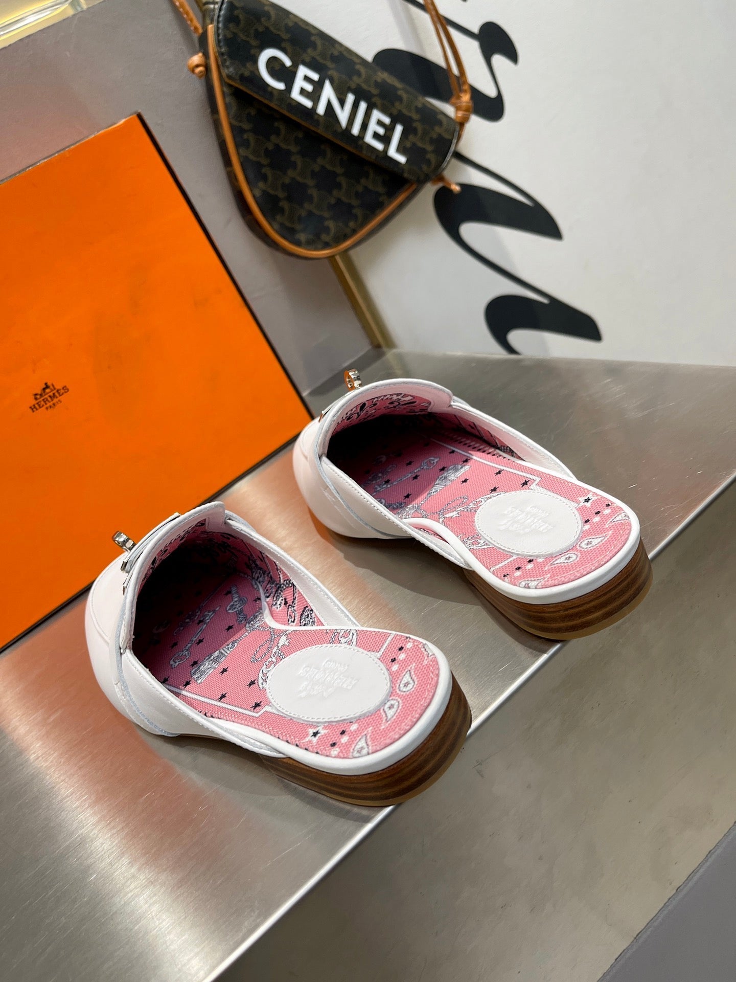 0Z MULE WHITE CALFSKIN WITH PINK PATTERN、mysite、Cacoeks