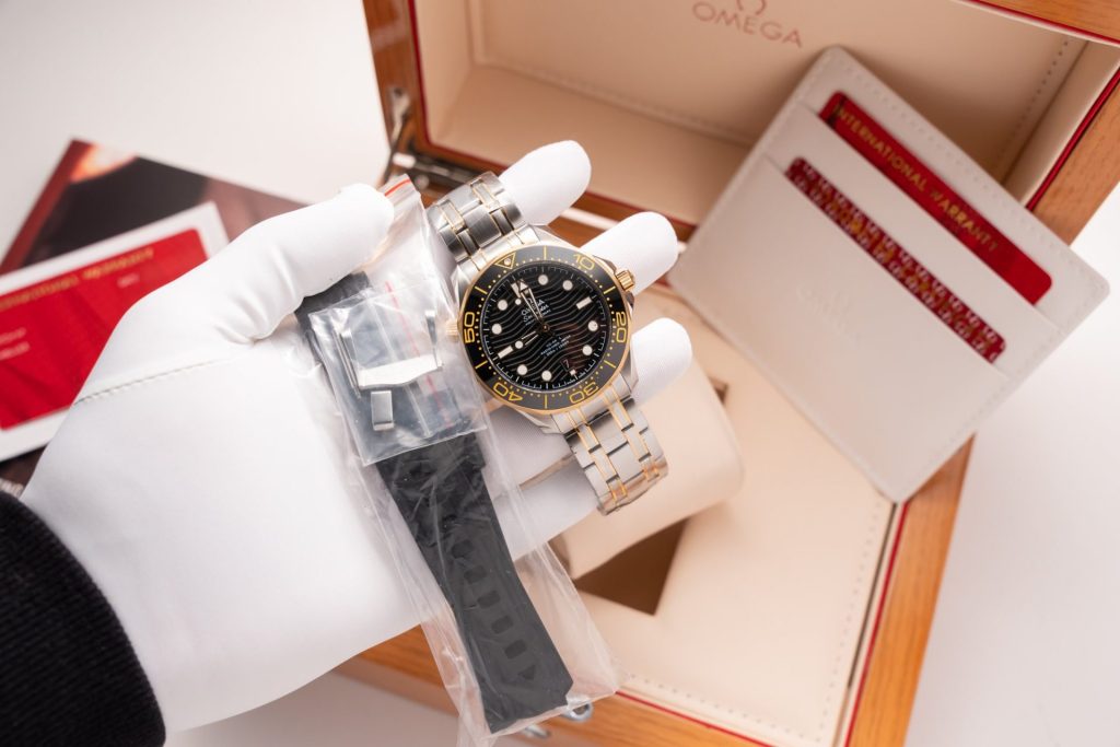 Đồng Hồ Omega Seamaster Replica 11 VS Factory Demi Gold (2)