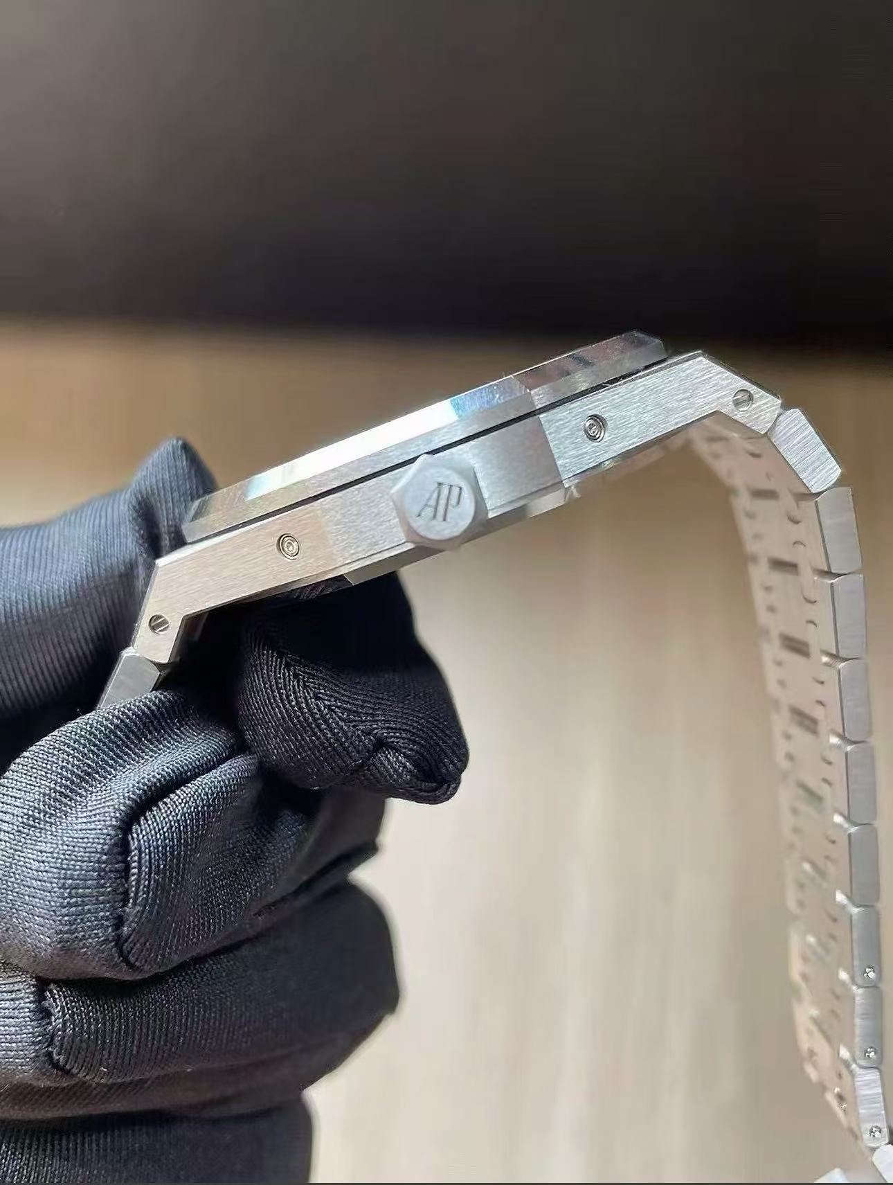 Audemars Piguet Royal Oak 26574BC.OO.1220BC.02 Super Clone Watch – 41mm White Gold Blue Dial Replica