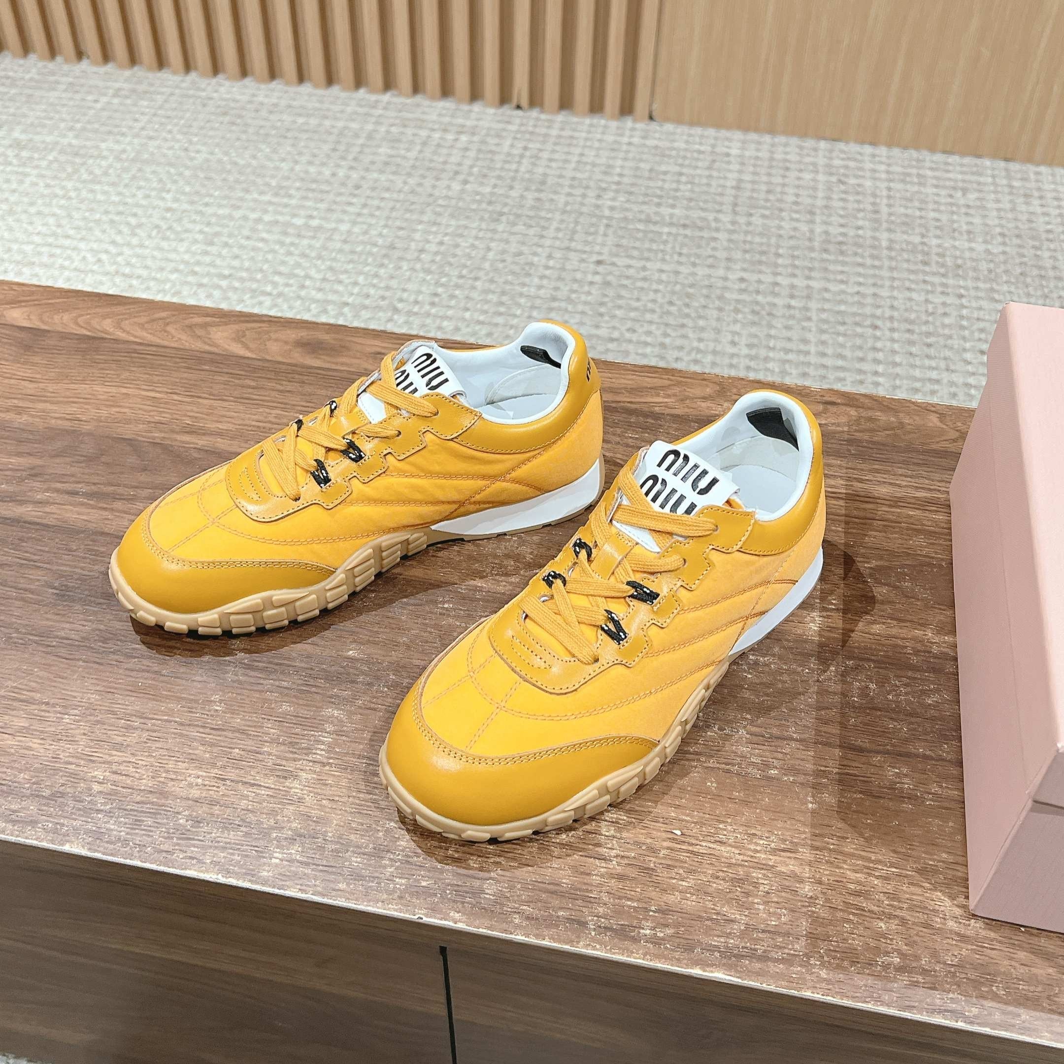 RUNNING SNEAKERS IN YELLOW LAMBSKIN AND FABRIC ANTI-SLIP RUBBER SOLE、mysite、Cacoeks