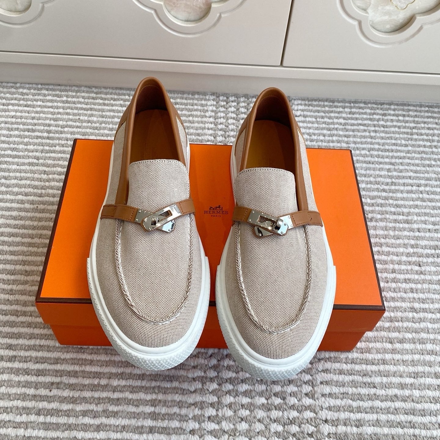 HM 25S SLIP-ON IN LIGHT BEIGE CANVAS AND BROWN LAMBSKIN WITH SILVER HARDWARE、mysite、Cacoeks