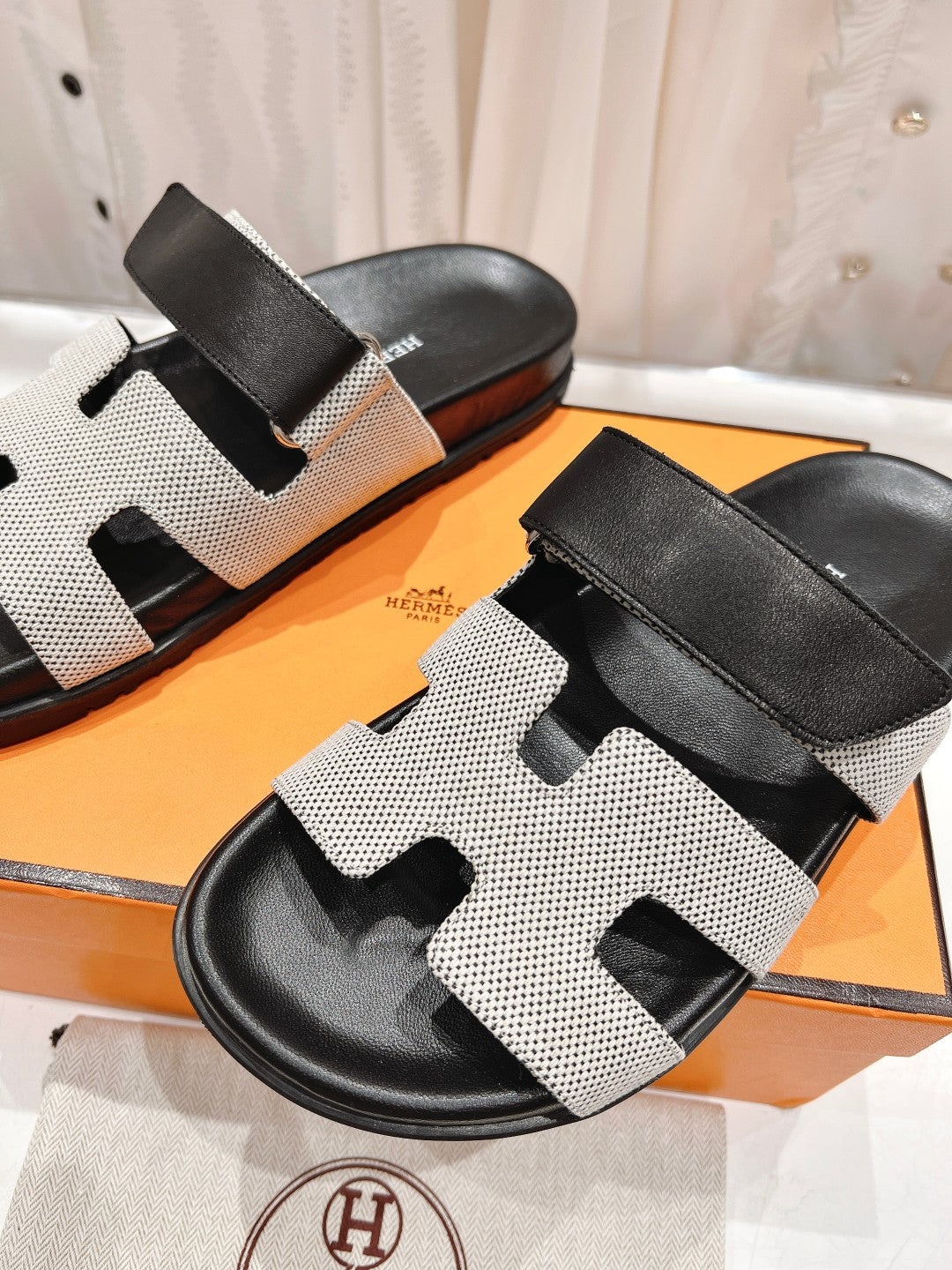 CHYPRE SANDAL BLACK LAMBSKIN AND SILVER DENIM、mysite、Cacoeks