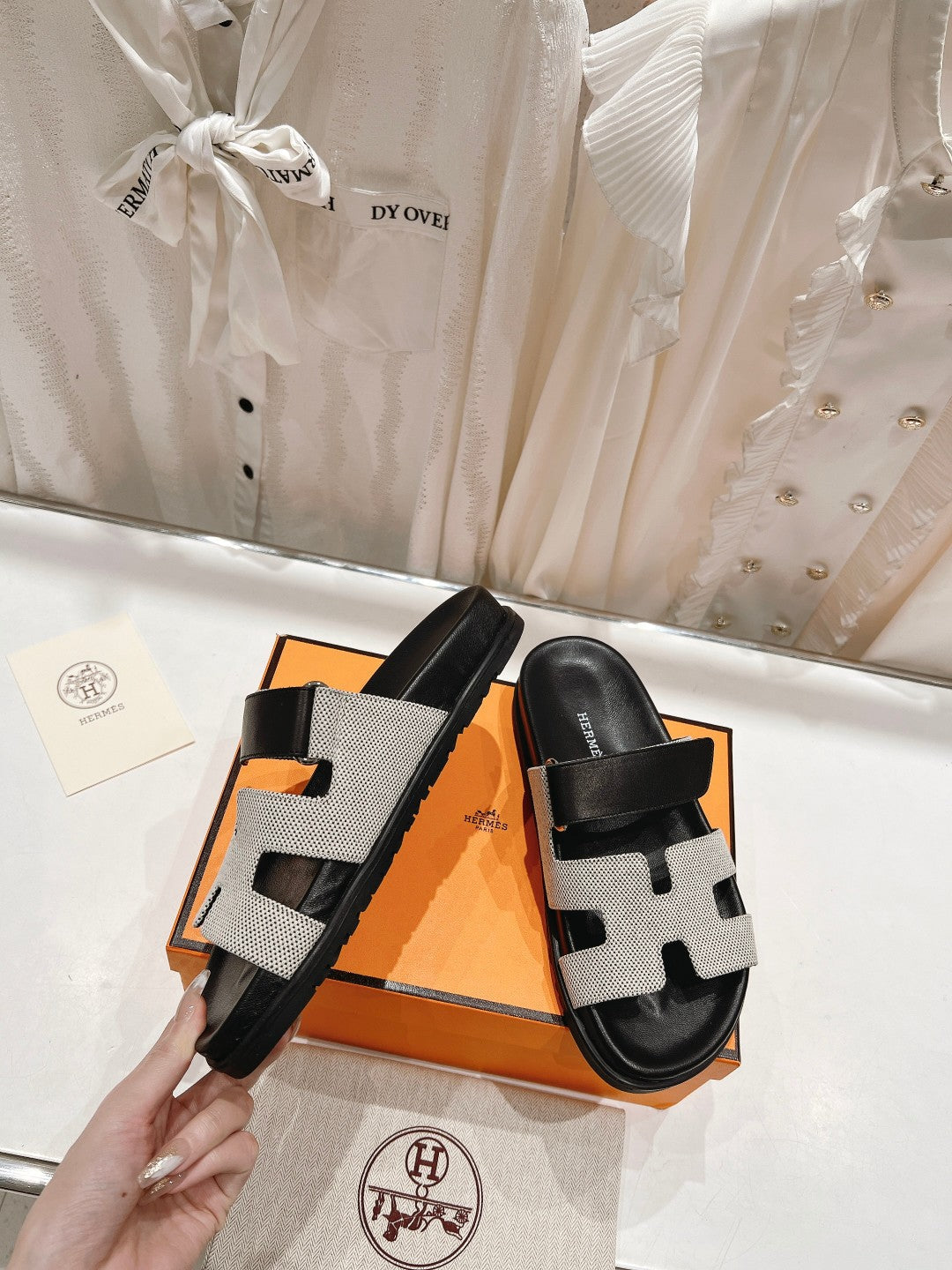 CHYPRE SANDAL BLACK LAMBSKIN AND SILVER DENIM、mysite、Cacoeks