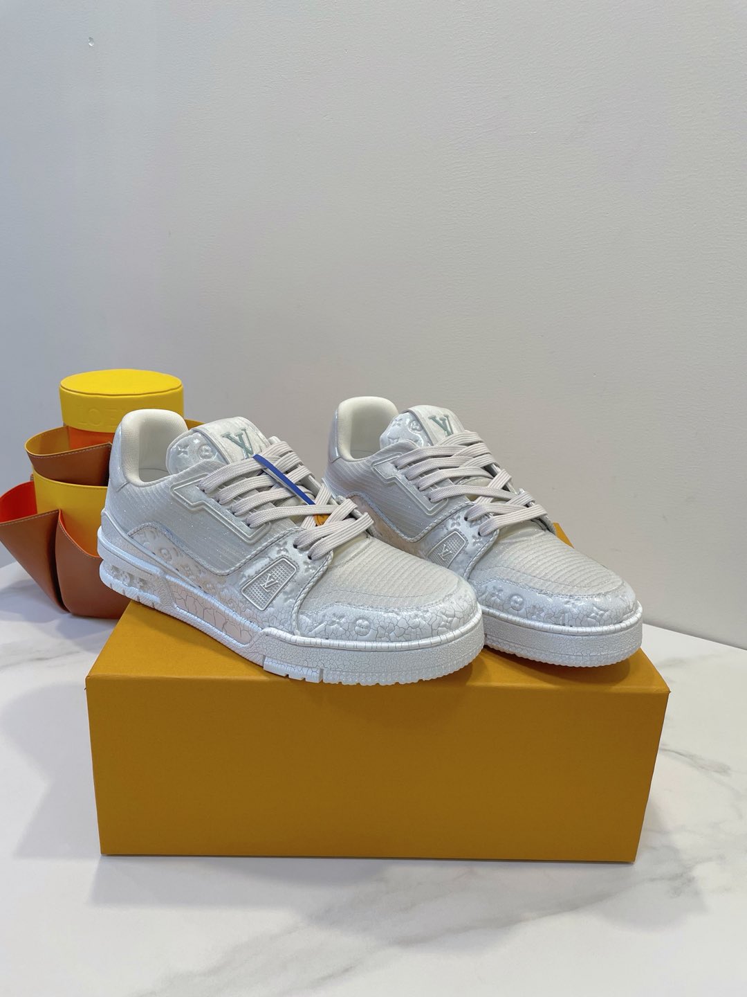 LV TRAINER MAXI SNEAKER IN WHITE EMBOSSED CALFSKIN、mysite、Cacoeks