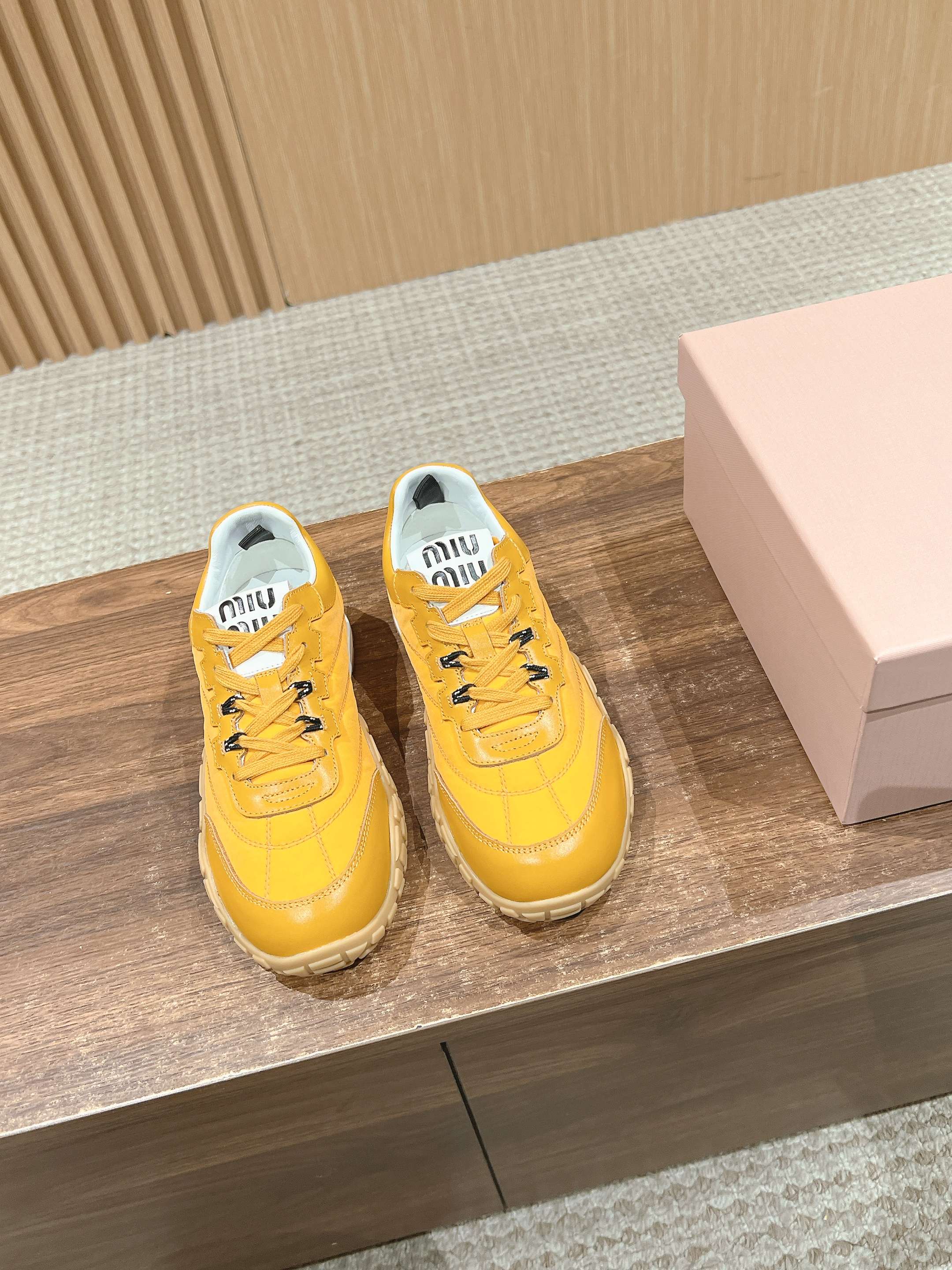 RUNNING SNEAKERS IN YELLOW LAMBSKIN AND FABRIC ANTI-SLIP RUBBER SOLE、mysite、Cacoeks