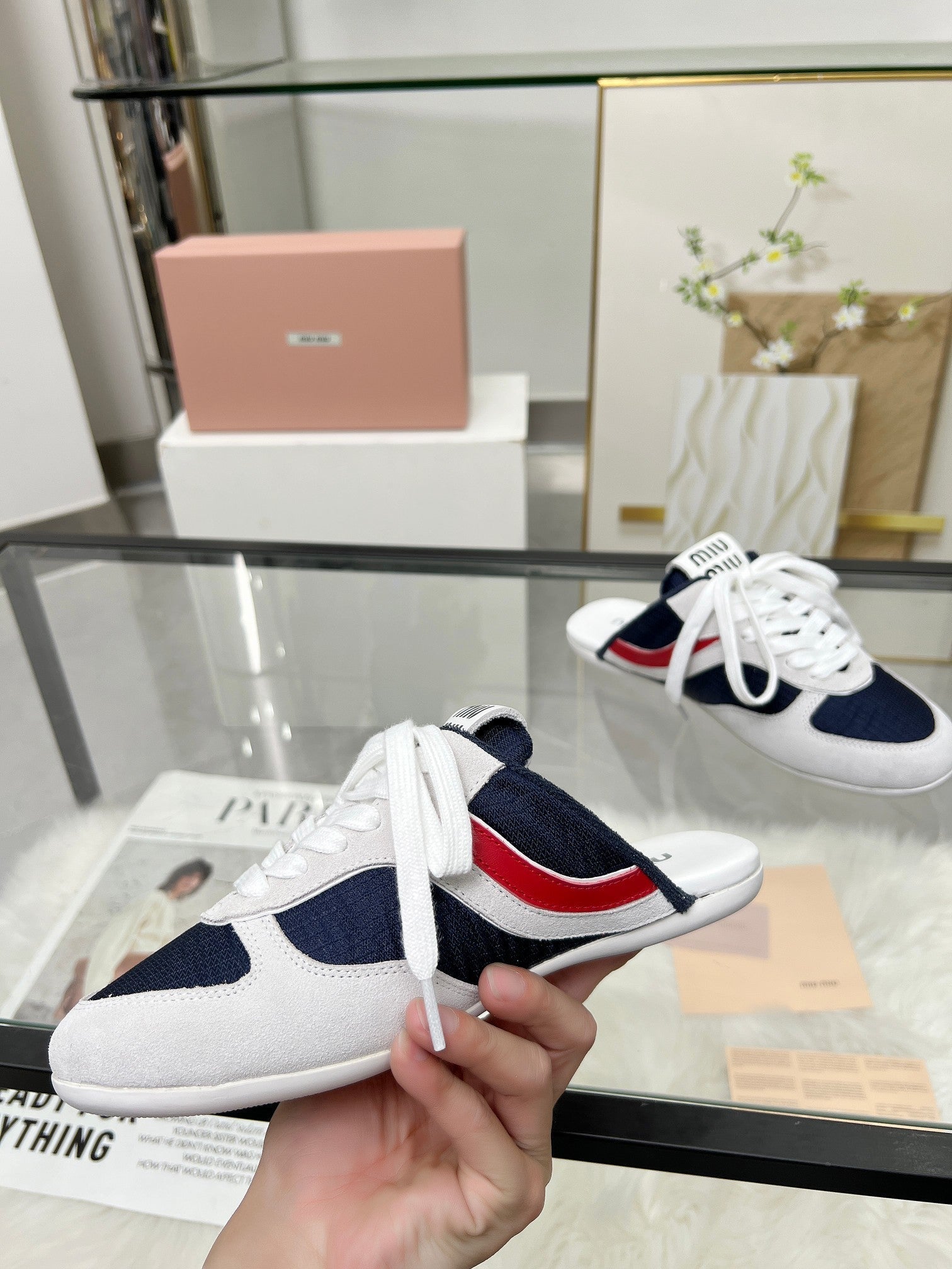 GYMNASIUM SNEAKERS MULES IN OFF WHITE SUEDE AND NAVY BLUE TECHNICAL FABRIC、mysite、Cacoeks