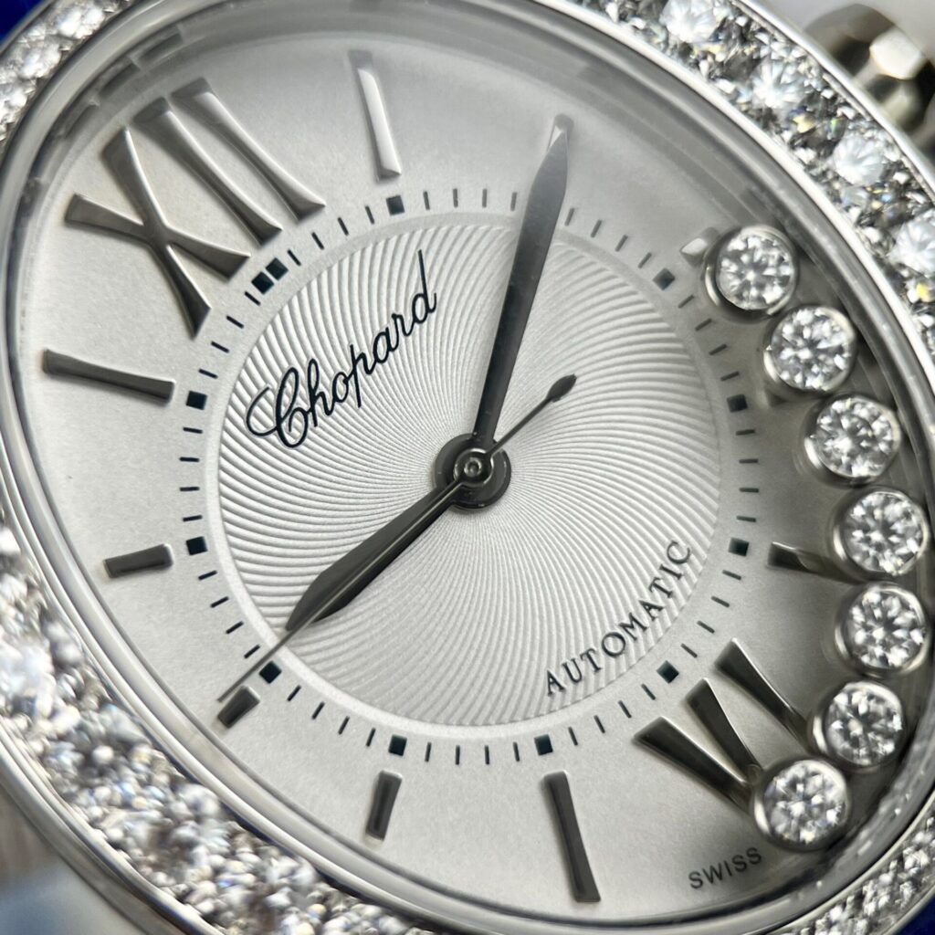 Đồng Hồ Chopard Nữ Mặt Đá Xoay Độ Kim Cương Moissanite Màu Xanh 34mm (3)
