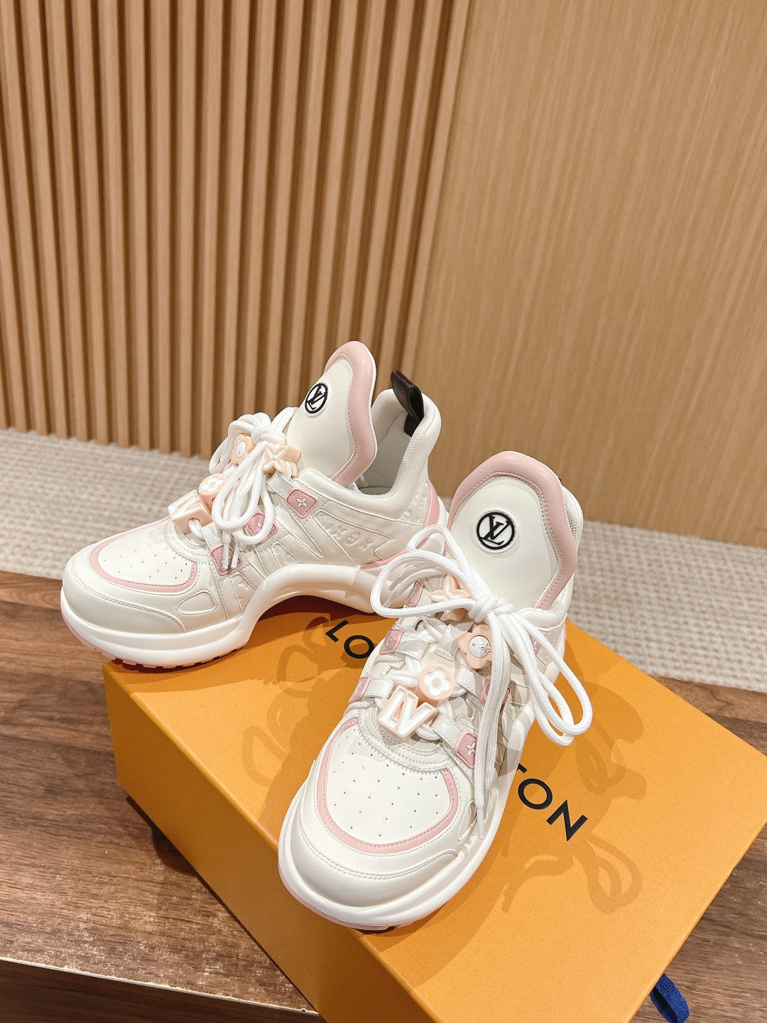 LV ARCHLIGHT SNEAKER IN WHITE MIX LIGHT PINK EMBOSSED CALFSKIN、mysite、Cacoeks