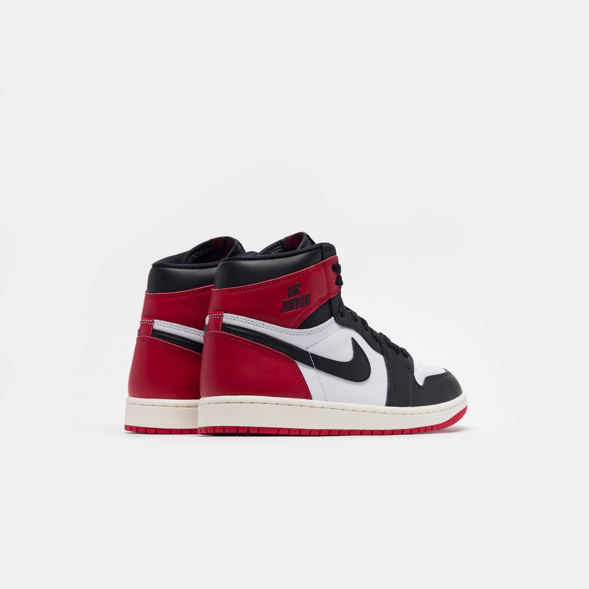 Air Jordan 1 Retro High OG Sneaker in White/Black/Varsity Red/Sail