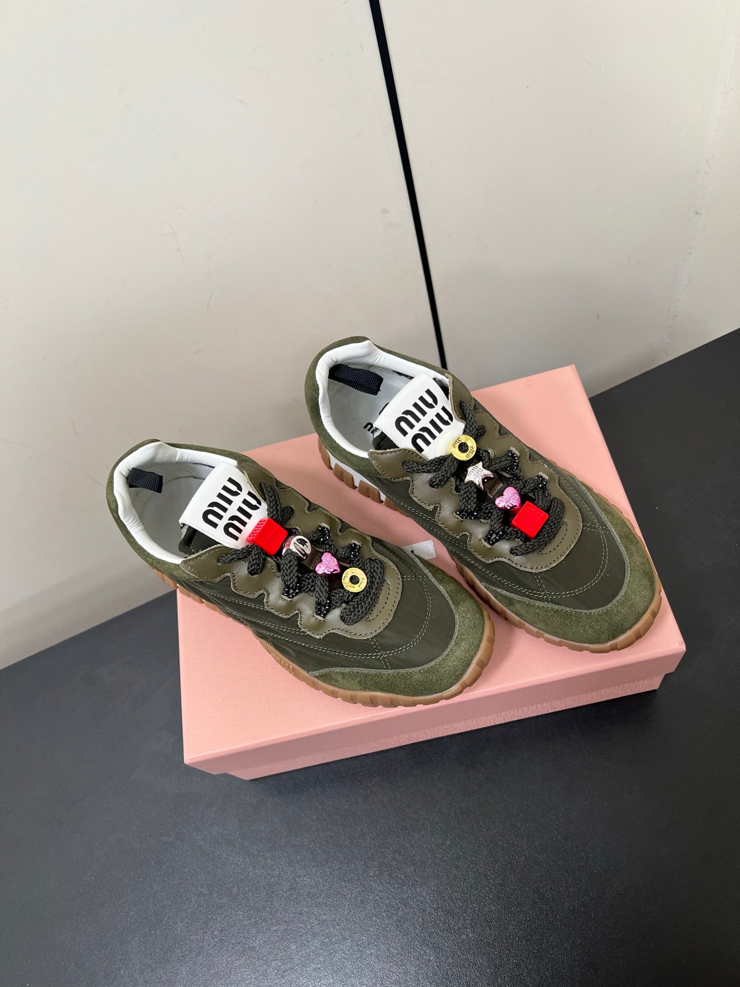TYRE SNEAKERS IN DARK GREEN TECHNICAL FABRIC AND SUEDE WITH STICKER、mysite、Cacoeks