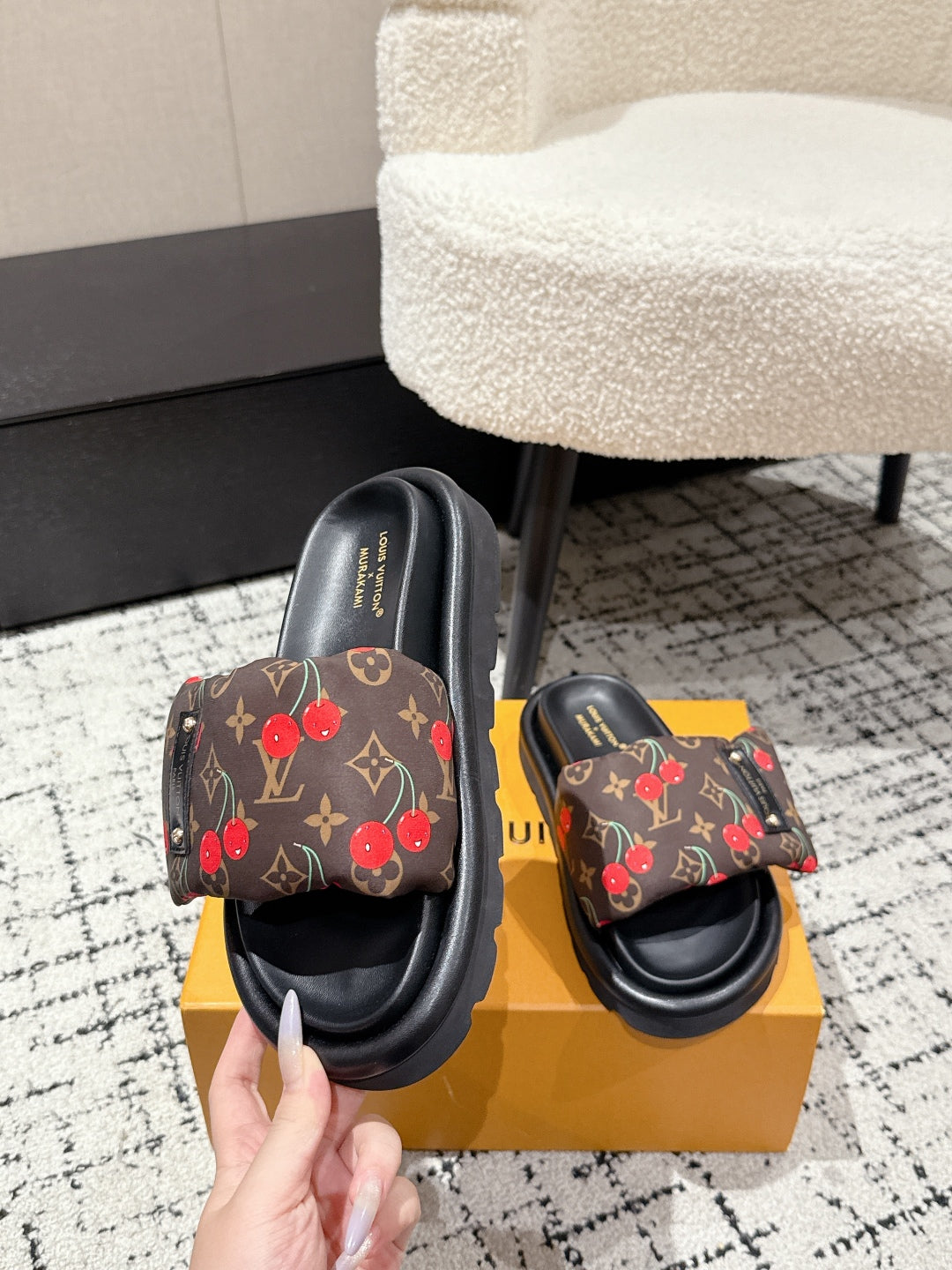 LV MIAMI-STYLE SANDALS 25S IN BROWN FABRIC AND BLACK CALFSKIN、mysite、Cacoeks