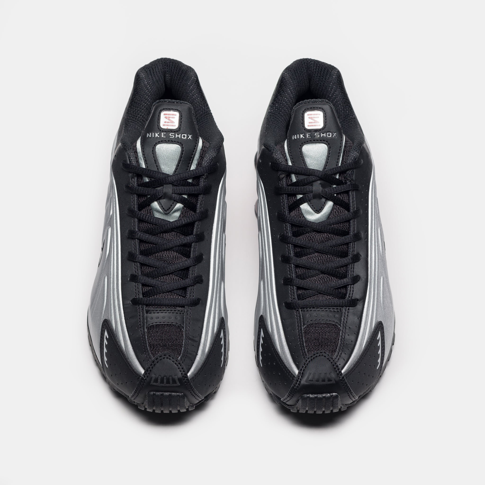 Shox R4 Sneaker in Metallic Silver/Black