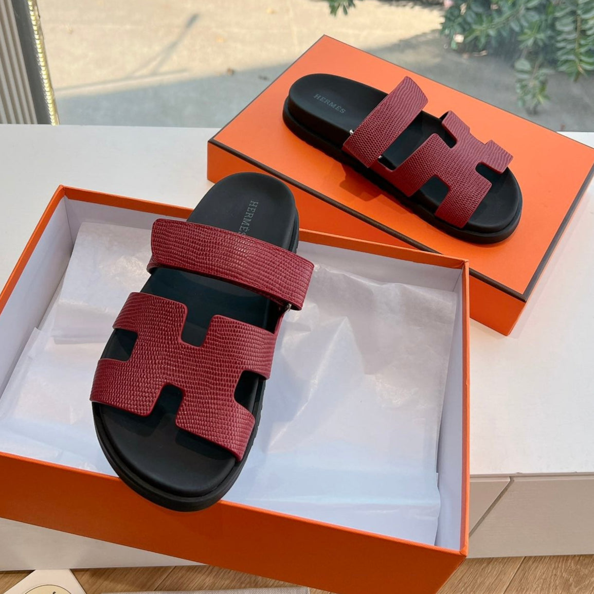 CHYPRE SANDAL IN CURRANT RED SHINY GRAINED CALFSKIN、mysite、Cacoeks