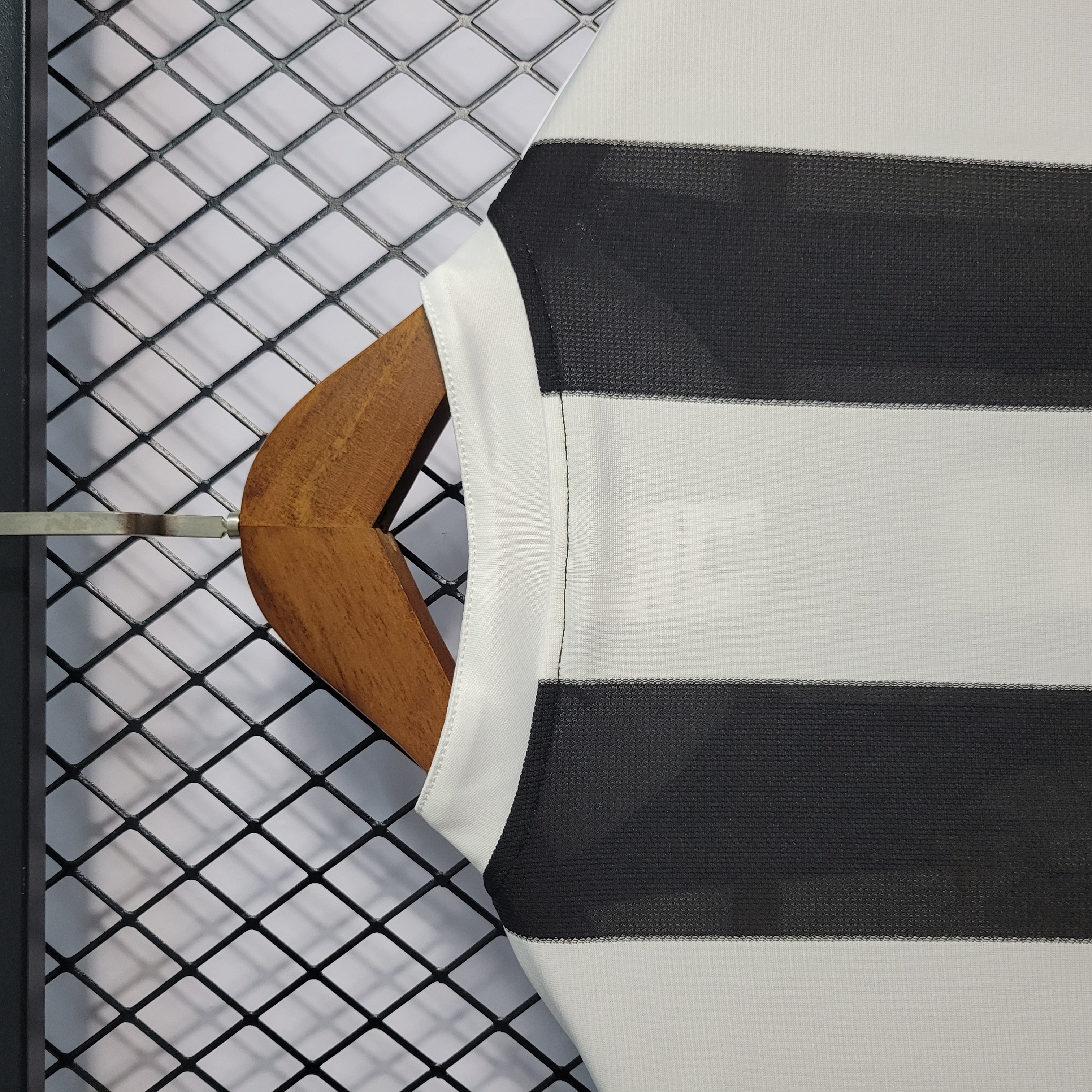 GlobeJersey-Retro Newcastle United 1995-97 Home Stadium Jersey