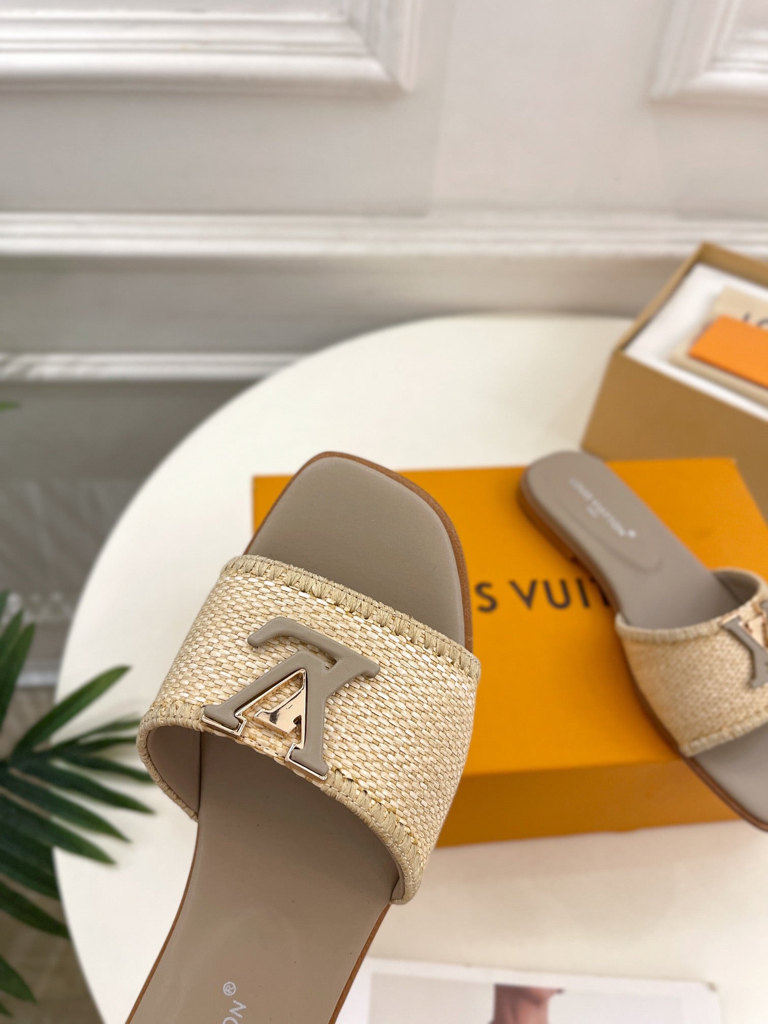 LV WOMEN CAPRI FLAT MULES IN TAN BROWN LEATHER AND RAFFIA、mysite、Cacoeks