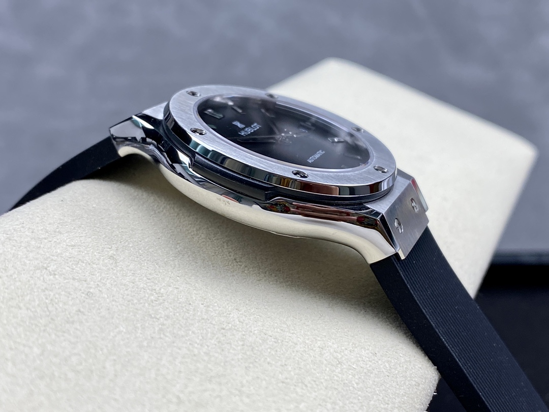 542.NX.1171.RX Hublot Classic Fusion Automatic Rubber-fasswatch