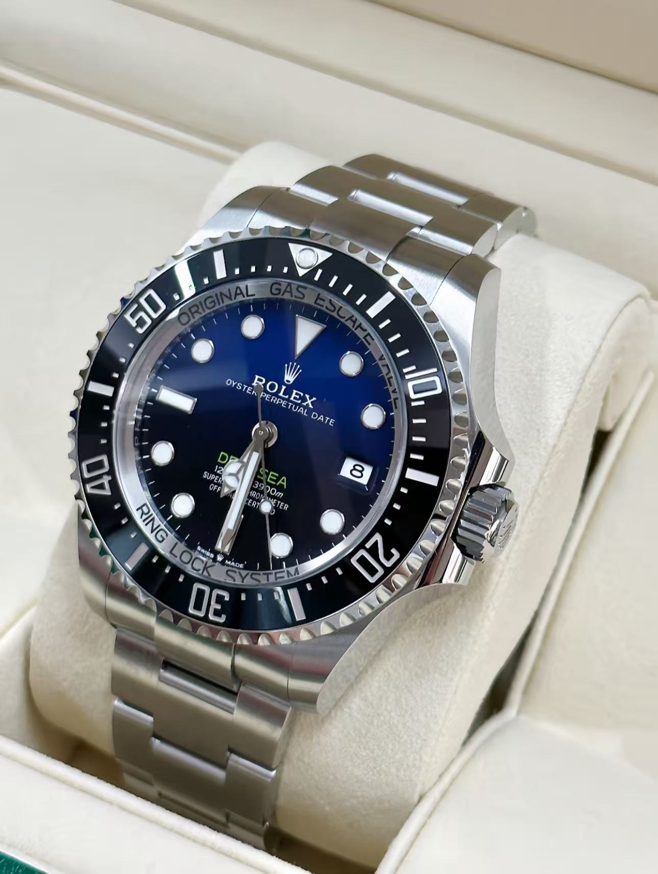 Rolex DEEPSEA 44mm Super CloneSwiss Replica Watch D-Blue Dial Ref 126660-3235 Swiss Movement