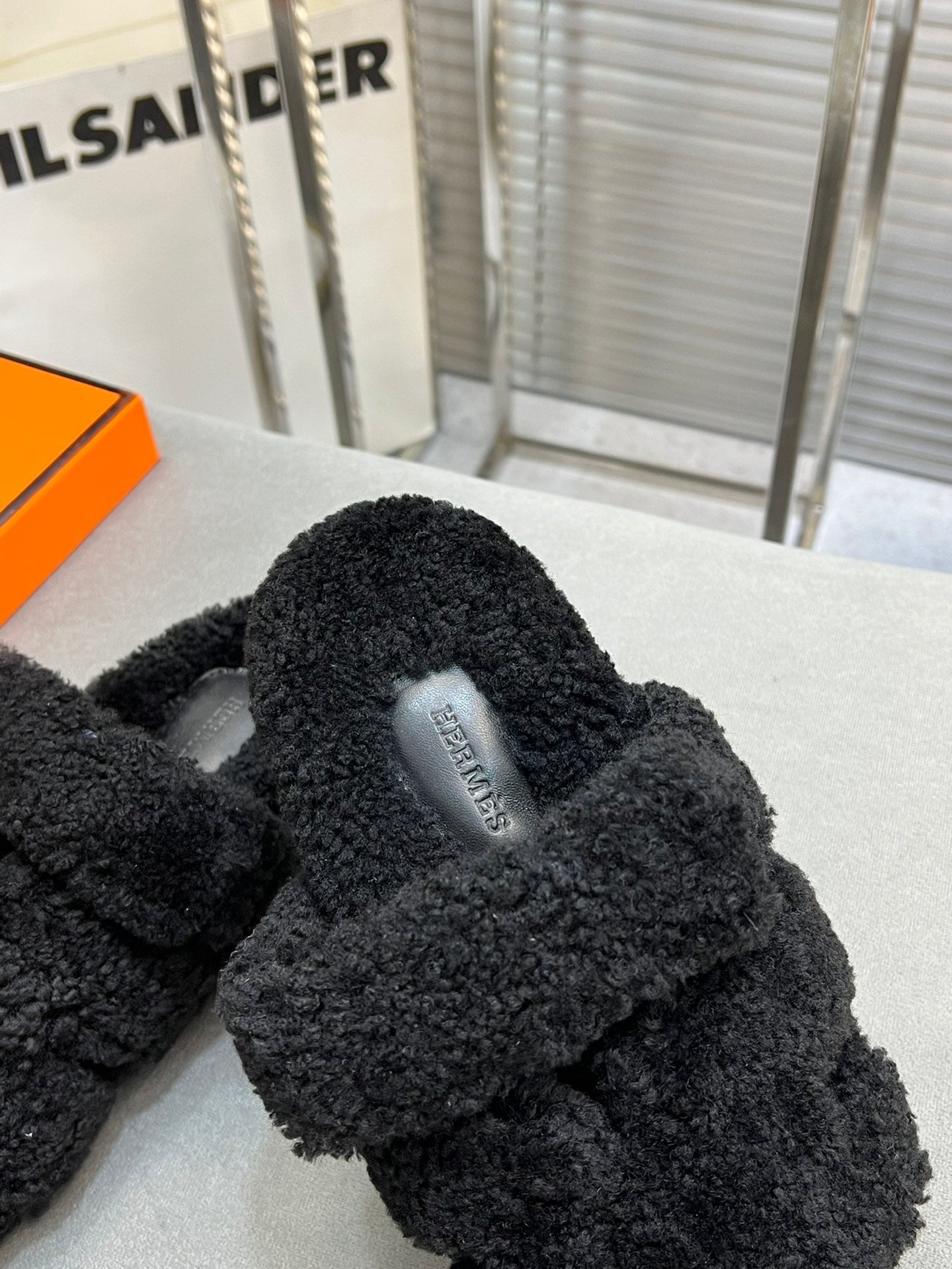 CHYPRE SLIPPERS IN BLACK LAMB WOOL、mysite、Cacoeks