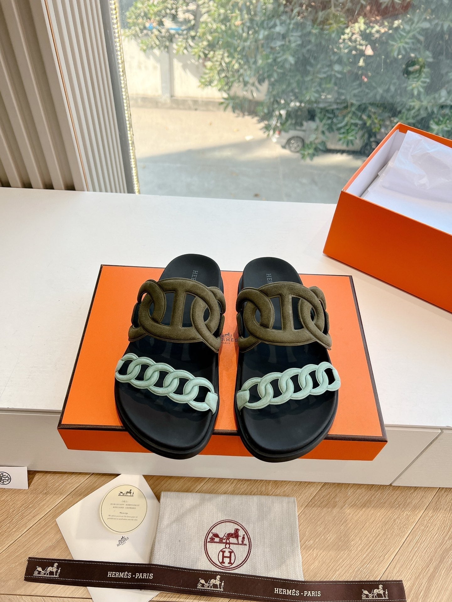 EXTRA SANDAL IN ARMY GREEN MIX ELECTRIC BLUE CALFSKIN、mysite、Cacoeks