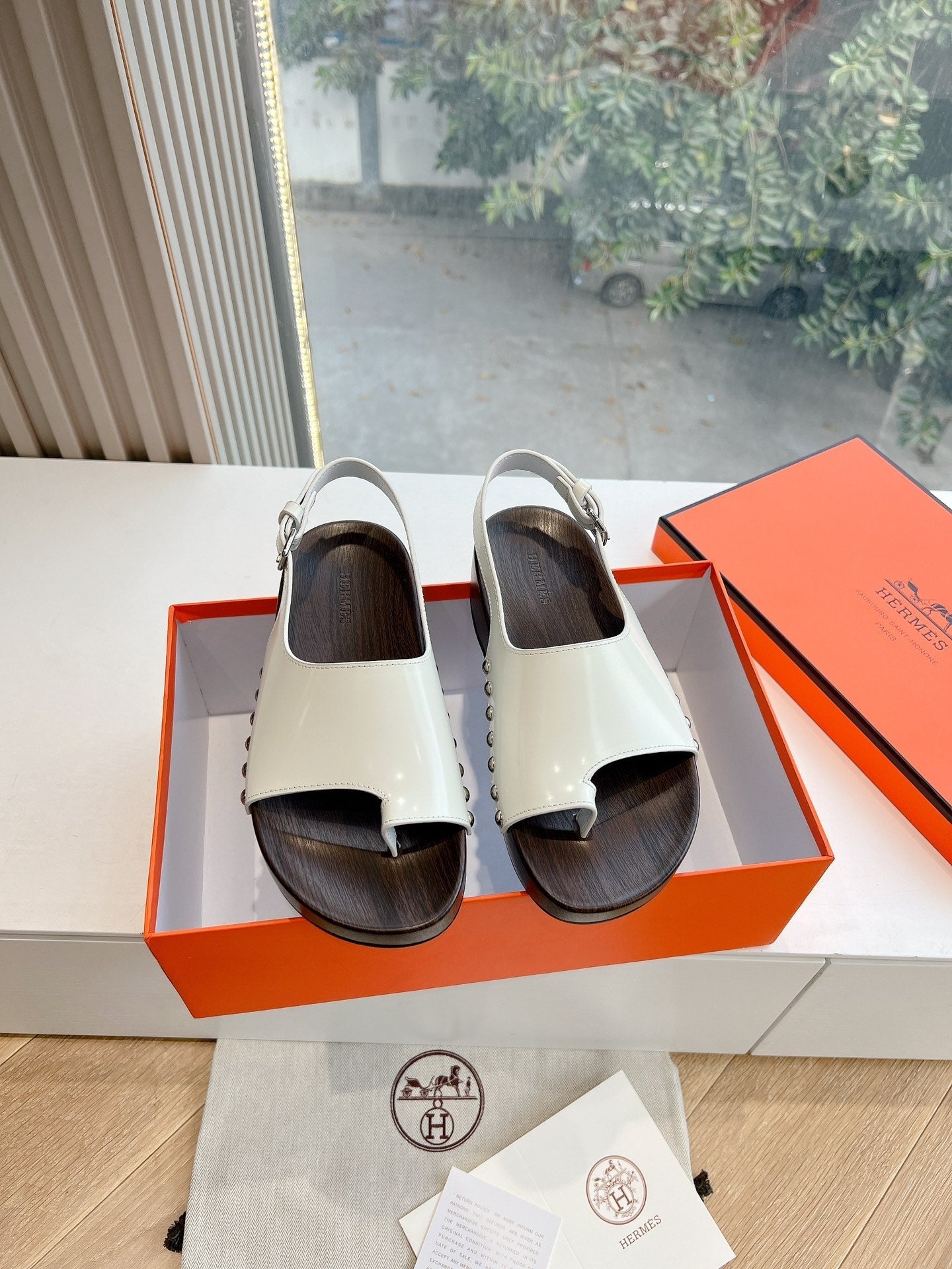 FLAT SANDAL IN WHITE CALFSKIN、mysite、Cacoeks