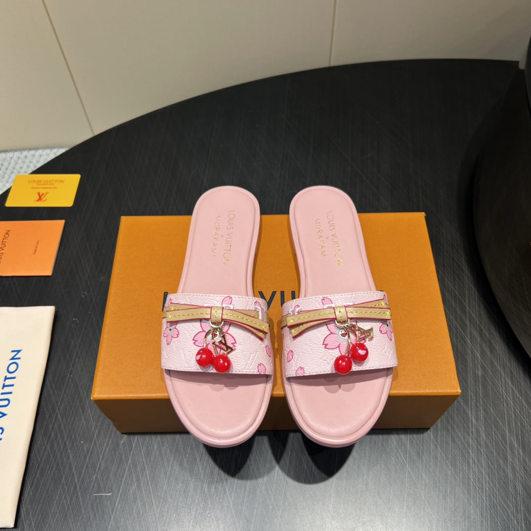 LV SLIDE SANDALS 25S IN LIGHT PINK CALFSKIN WITH CHERRY BLOSSOM BUCKLE、mysite、Cacoeks