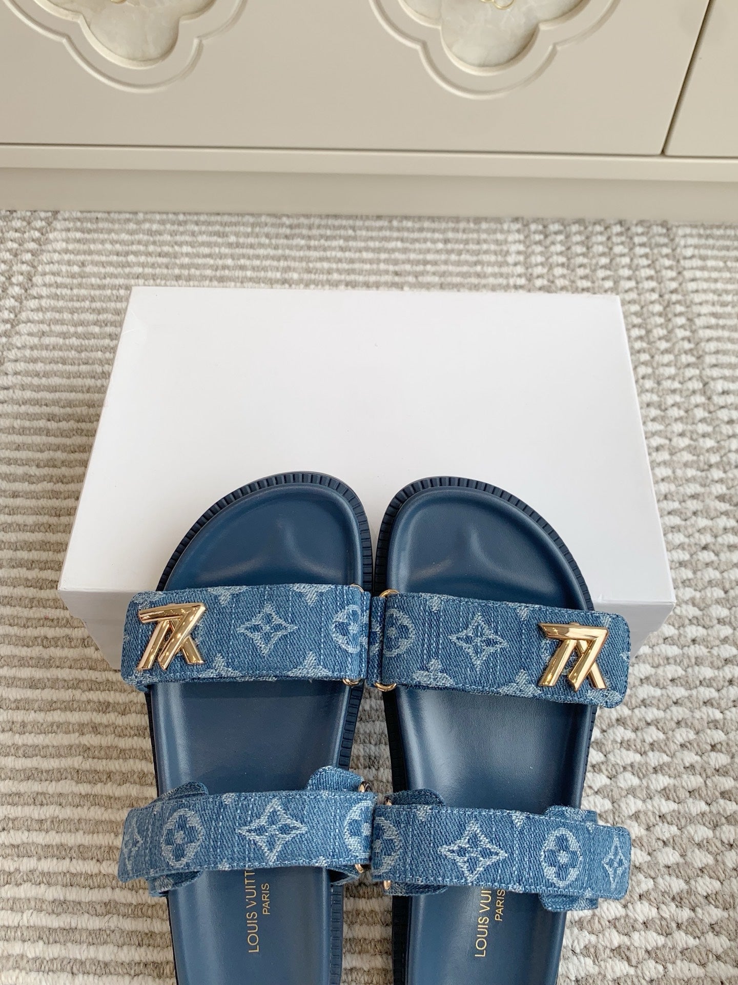 LV TWO-STRAP SANDALS 25S IN BLUE DENIM AND CALFSKIN WITH GOLD HARDWARE、mysite、Cacoeks