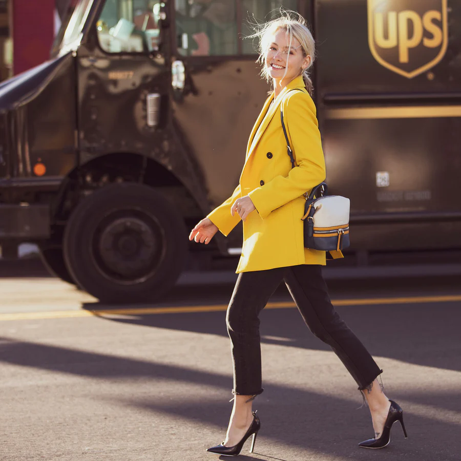 GEEK BAR-https://www.hot-toy.com/