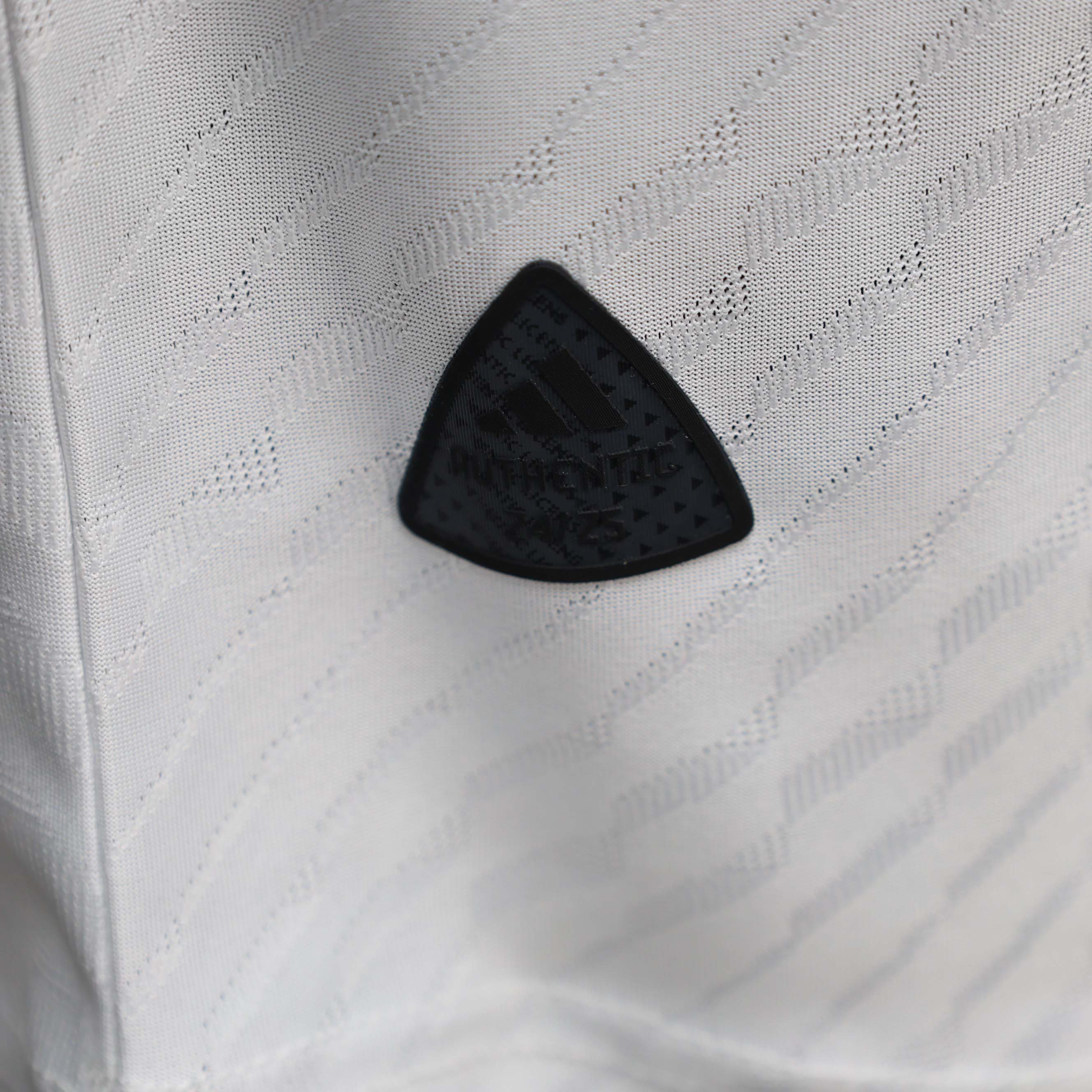 2024/2025 Player Version Real Madrid Y-3 Special Edition White Football Shirt 1:1 Thai Quality:football jersey mysite: unitedjerseyfootball 邓江浪:football