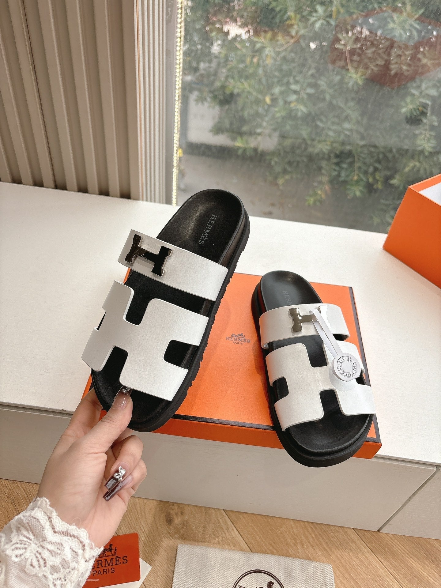 CHYPRE SANDAL IN WHITE CALFSKIN、mysite、Cacoeks