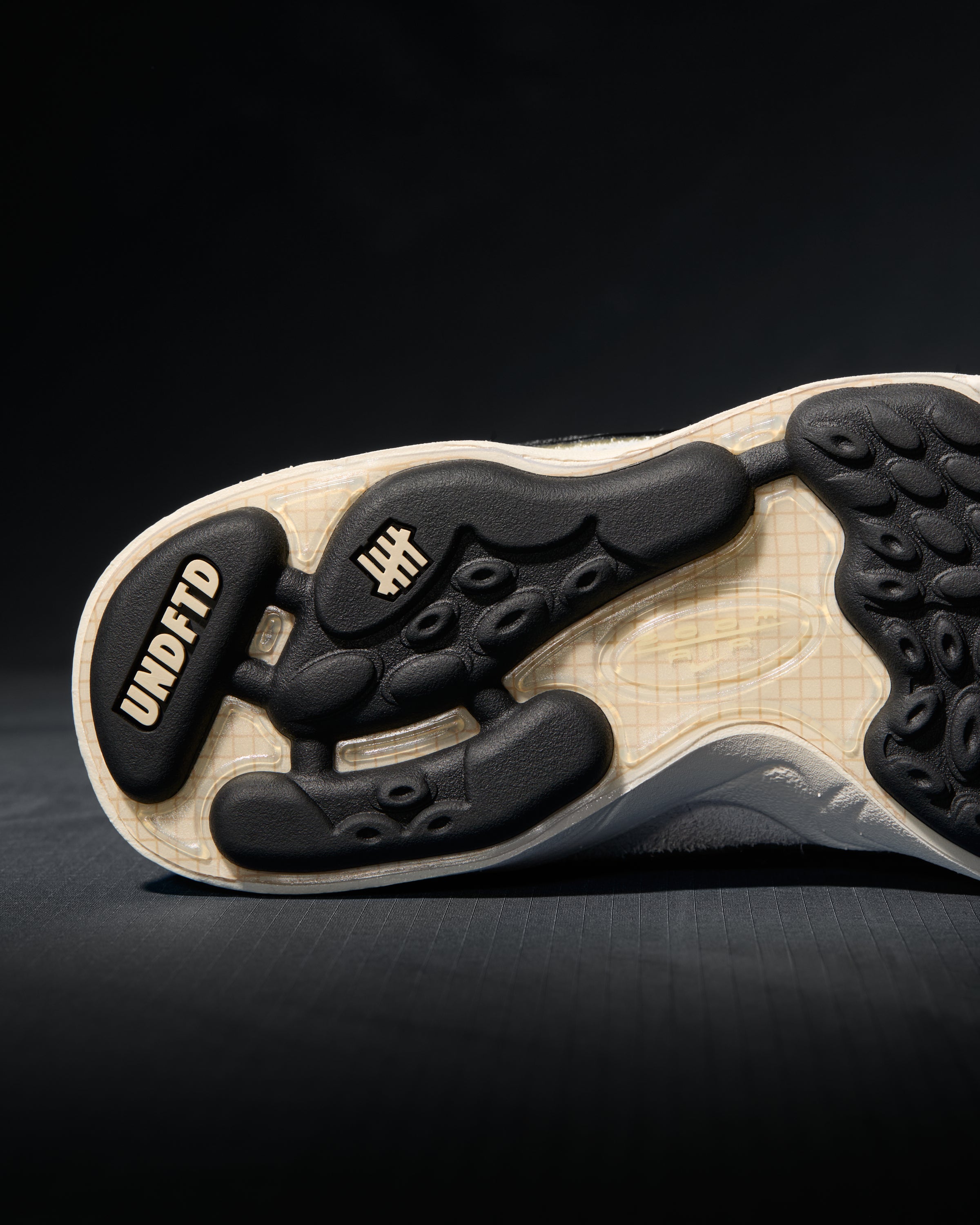 UNDEFEATED X NIKE AIR ZOOM SPIRIDON - PHANTOM/ BLACK