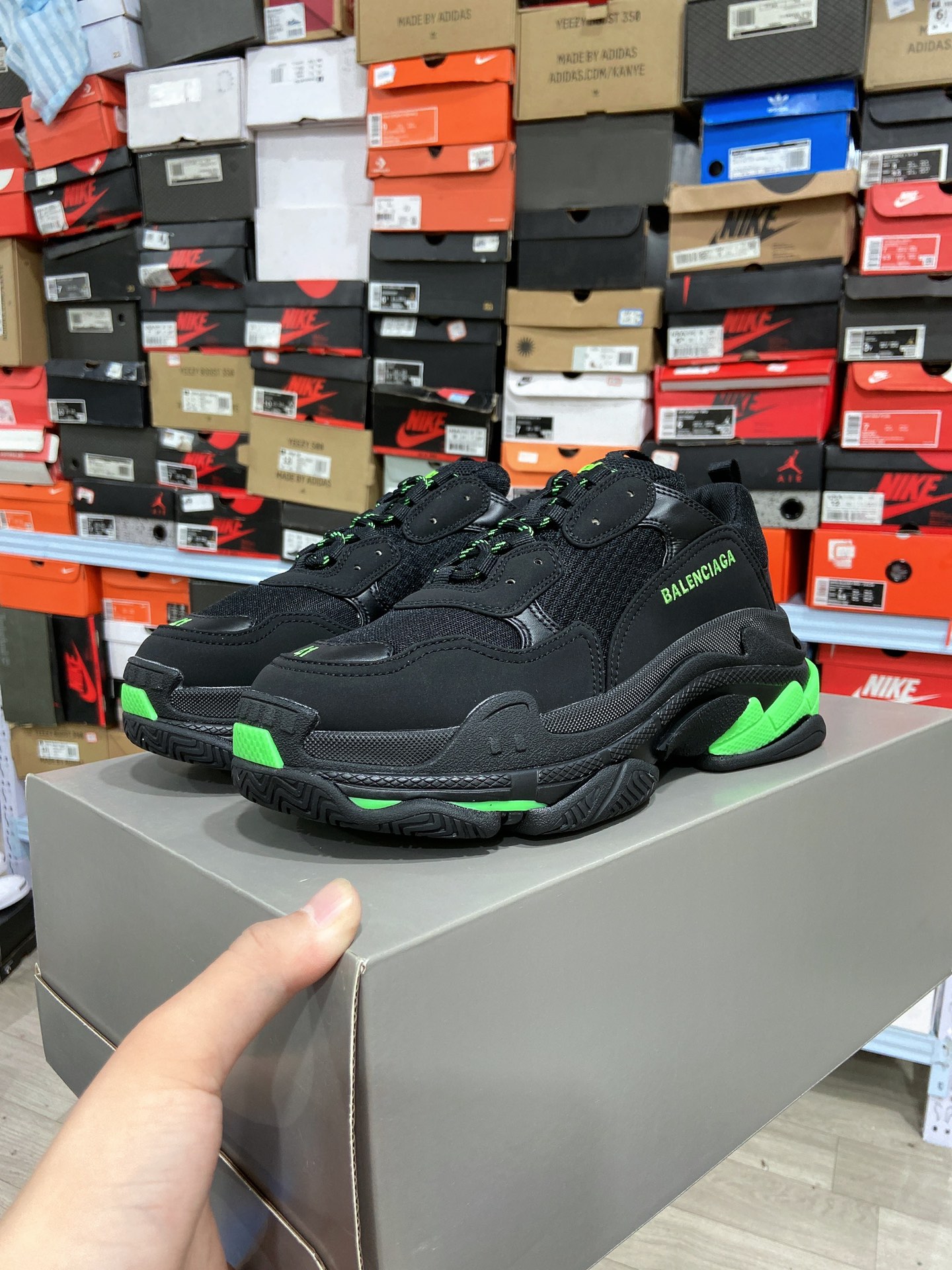 Balenciaga Triple S Sneaker in Black Glow Green、mysite、Cacoeks