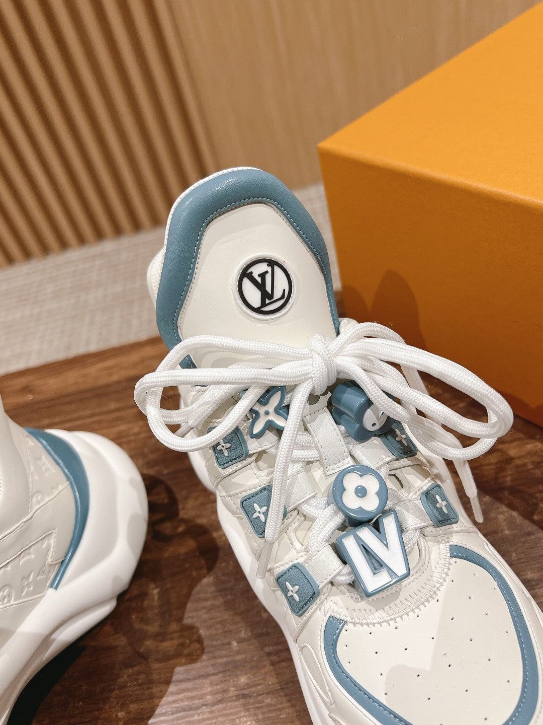 LV ARCHLIGHT SNEAKER IN WHITE MIX SKY BLUE EMBOSSED CALFSKIN、mysite、Cacoeks