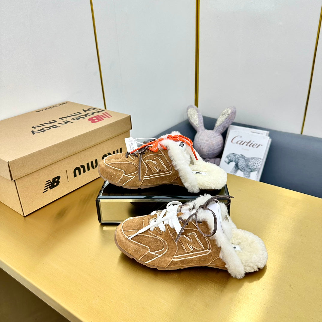 MIUxNEW 530 SNEAKER MULES IN BROWN BLEACHED SUEDE SHEARLING、mysite、Cacoeks