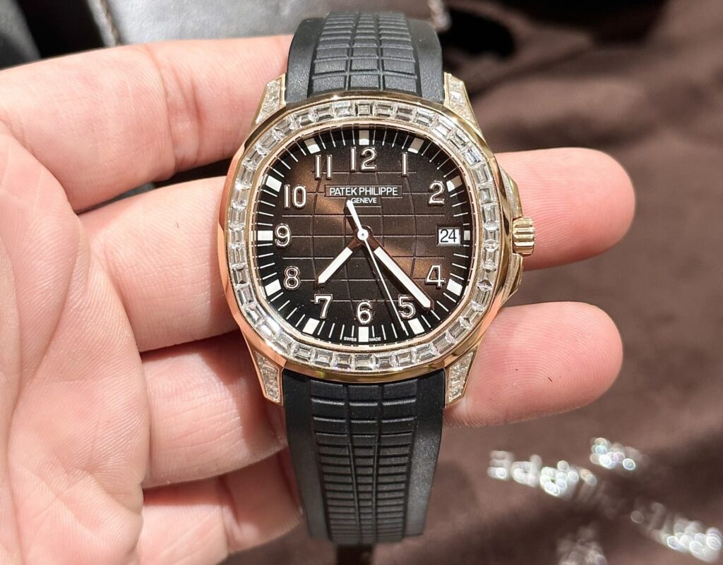 Đồng Hồ Patek Philippe Aquanaut 5167R Vàng Khối 18K Kim Cương Tự Nhiên 40mm (2)