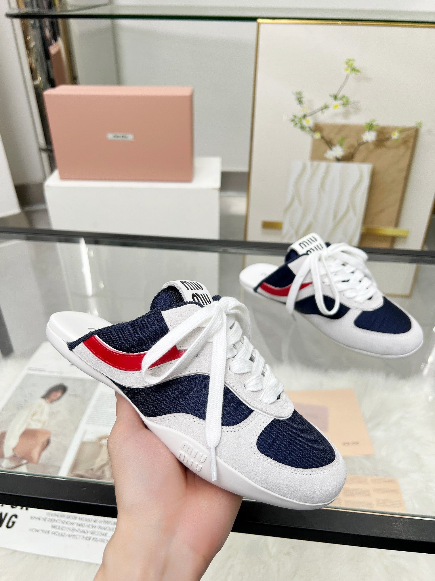 GYMNASIUM SNEAKERS MULES IN OFF WHITE SUEDE AND NAVY BLUE TECHNICAL FABRIC、mysite、Cacoeks