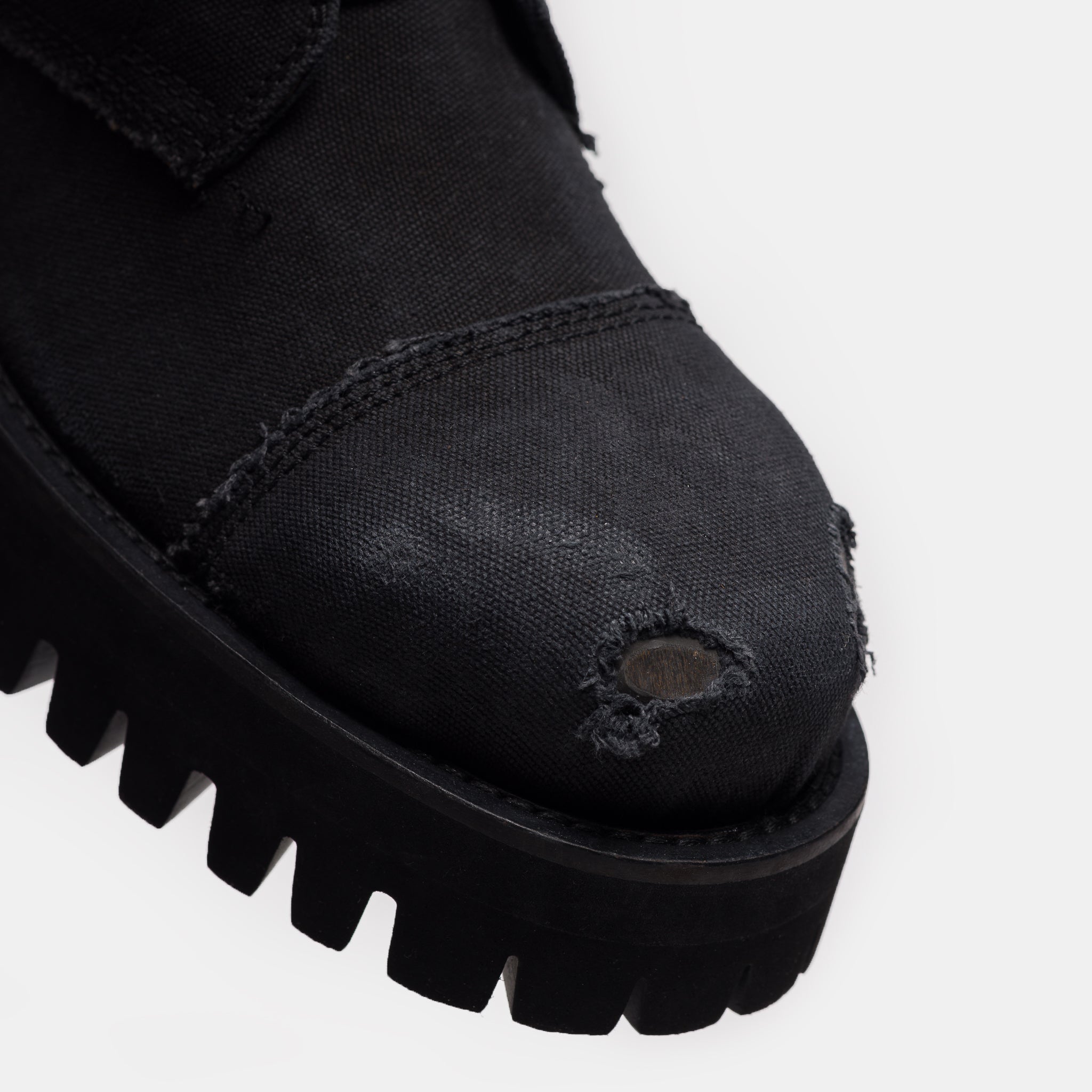 X Boot in Distressed Black