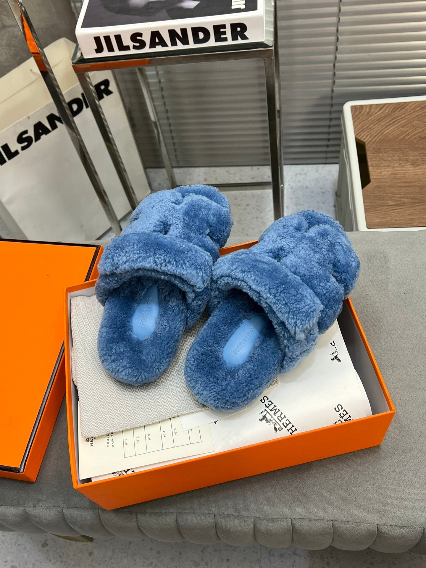 CHYPRE SLIPPERS IN AZURE BLUE LAMB WOOL、mysite、Cacoeks