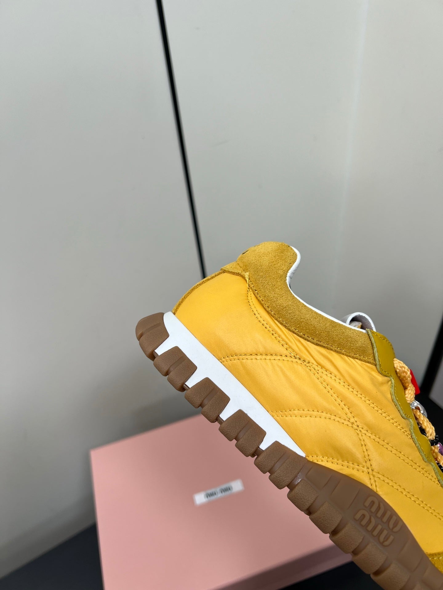 TYRE SNEAKERS IN YELLOW TECHNICAL FABRIC AND SUEDE WITH STICKER、mysite、Cacoeks