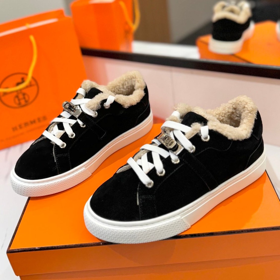 DAY SNEAKER IN BLACK SUEDE AND FLEECE LINING、mysite、Cacoeks