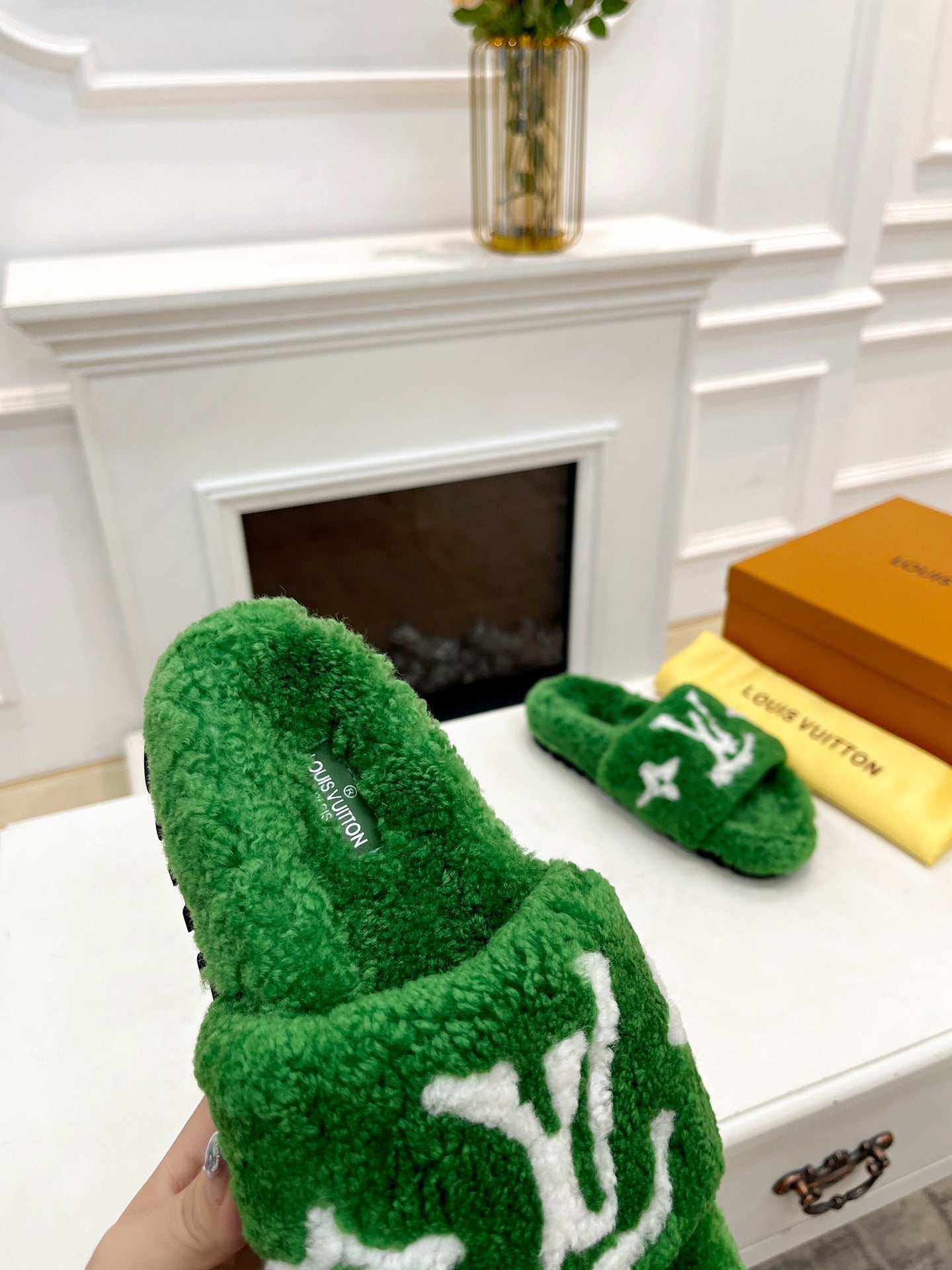 LV FLAT SLIPPER IN EMERALD GREEN MIX WHITE SHEARLING、mysite、Cacoeks