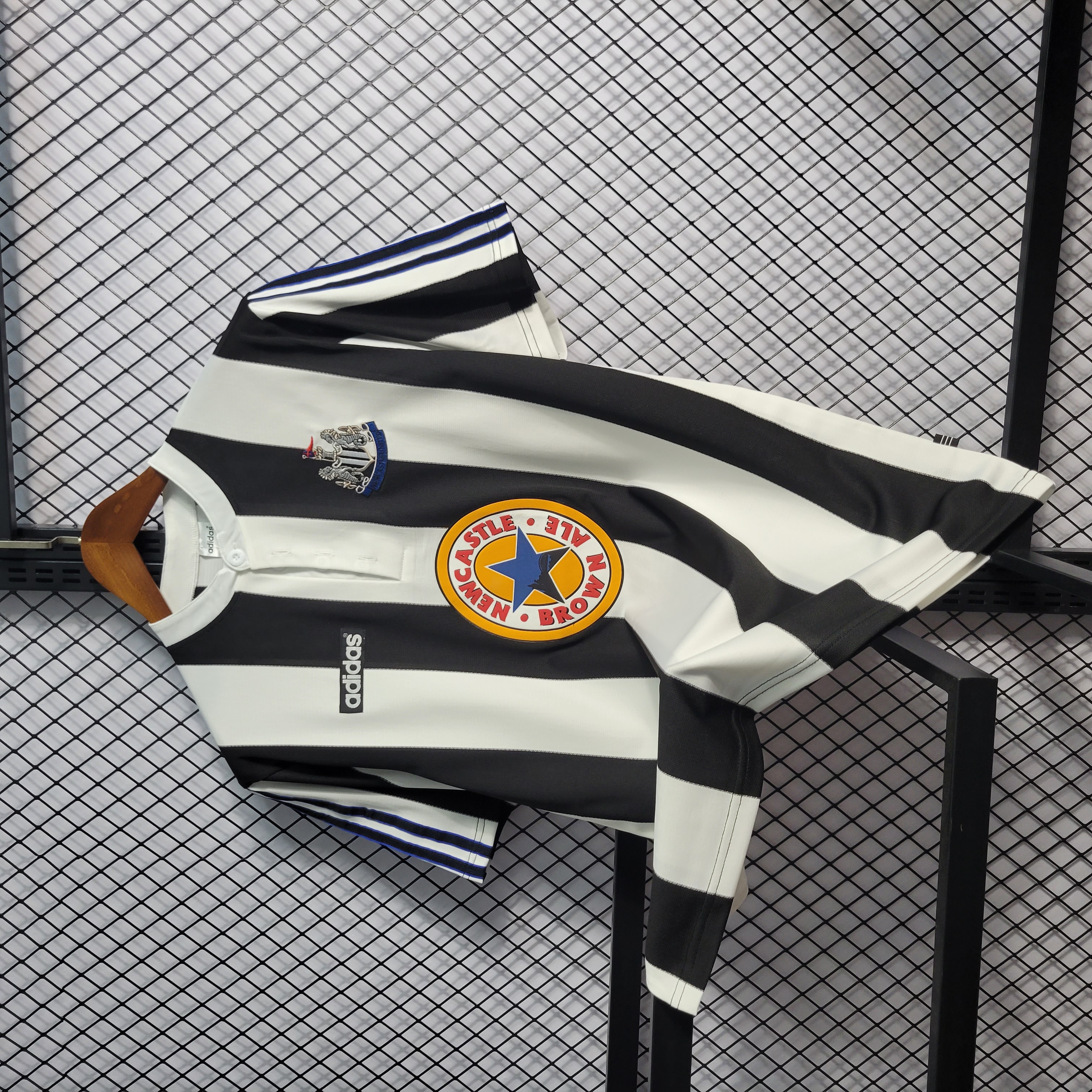 ManixJersey.com | Retro Newcastle United 1995-97 Home Stadium Jersey -Customize Name, Number and Patch | Worldwide Shipping