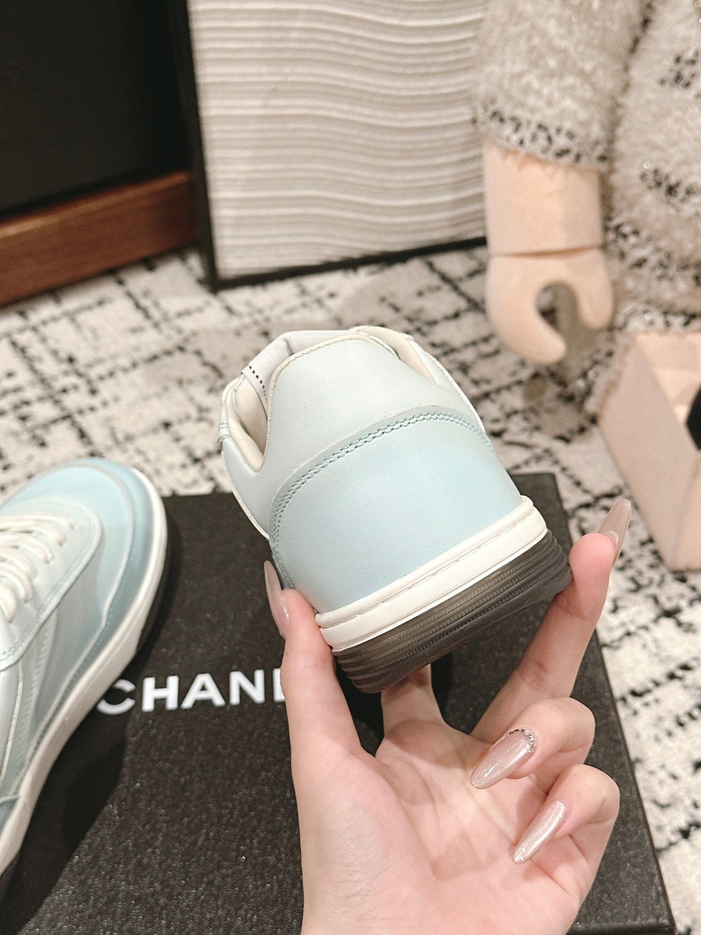 SNEAKER IN BLUE PASTEL HAND-POLISHED CALFSKIN 977829、mysite、Cacoeks