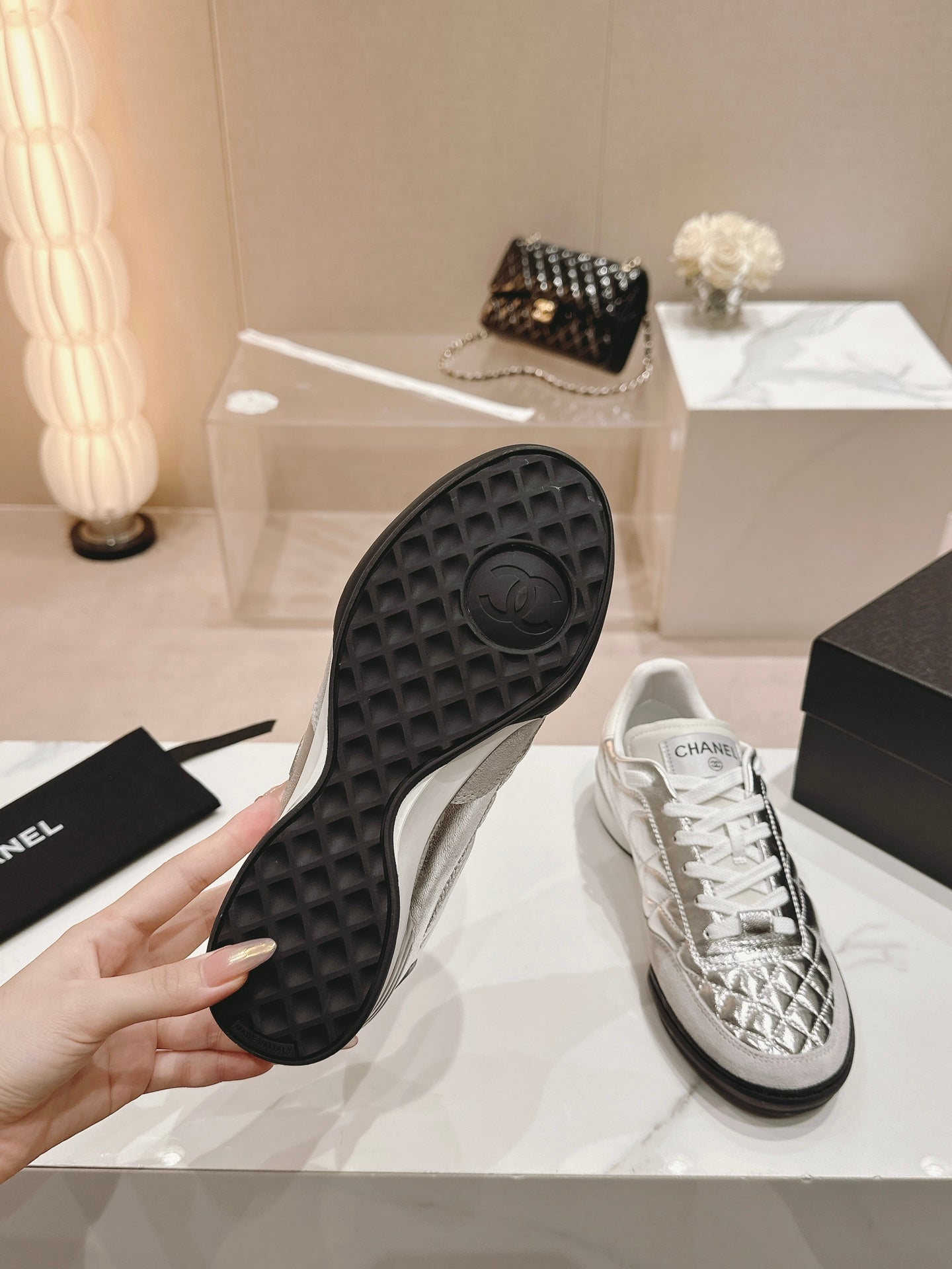 SNEAKERS IN GLOSSY SILVER LAMBSKIN、mysite、Cacoeks