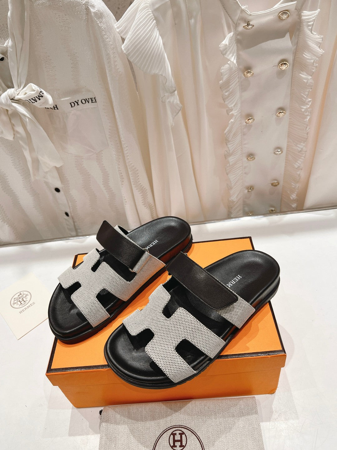 CHYPRE SANDAL BLACK LAMBSKIN AND SILVER DENIM、mysite、Cacoeks