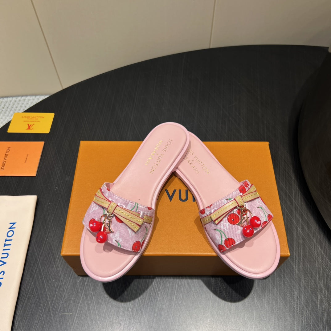 LV SLIDE SANDALS 25S IN LIGHT PINK DENIM AND CALFSKIN WITH CHERRY BLOSSOM BUCKLE、mysite、Cacoeks