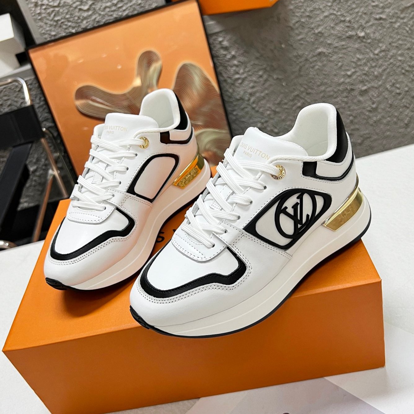 LV WOMEN SNEAKER IN WHITE MIX BLACK CALFSKIN、mysite、Cacoeks