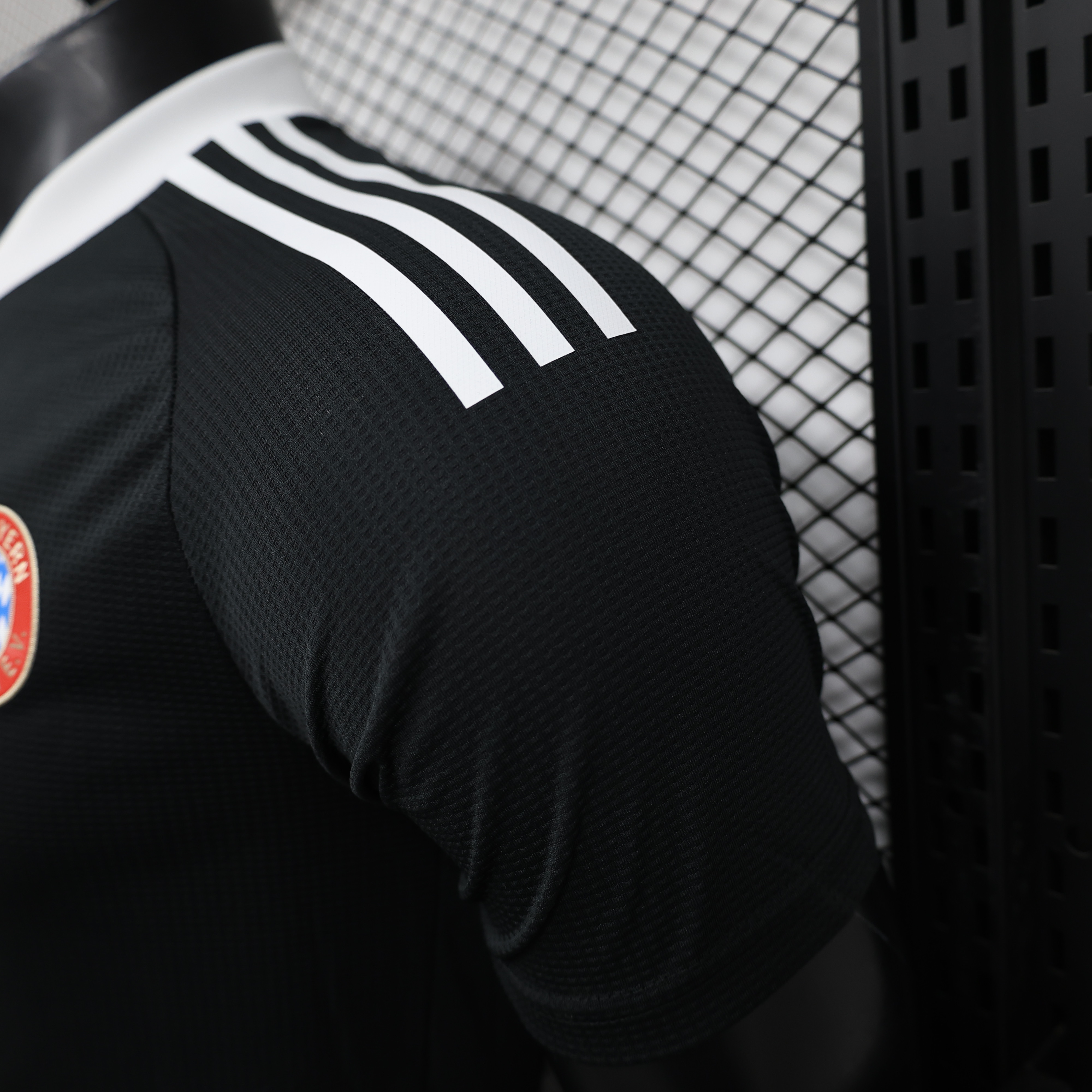 ManixJersey.com | Bayern Munich 24-25 Third Goalkeeper Black Jersey - Player Version -Customize Name, Number and Patch | Worldwide Shipping